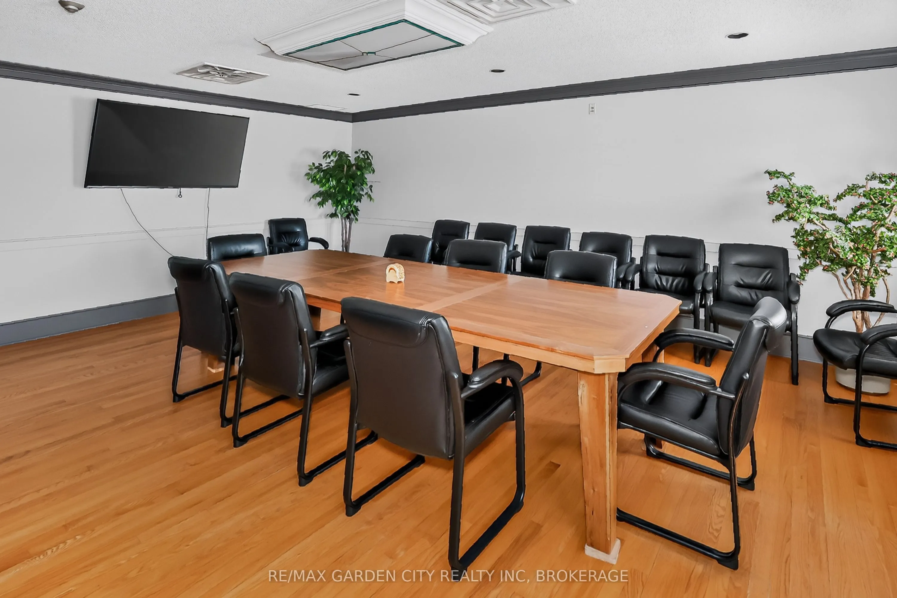 4090 John Charles Boulevard #107