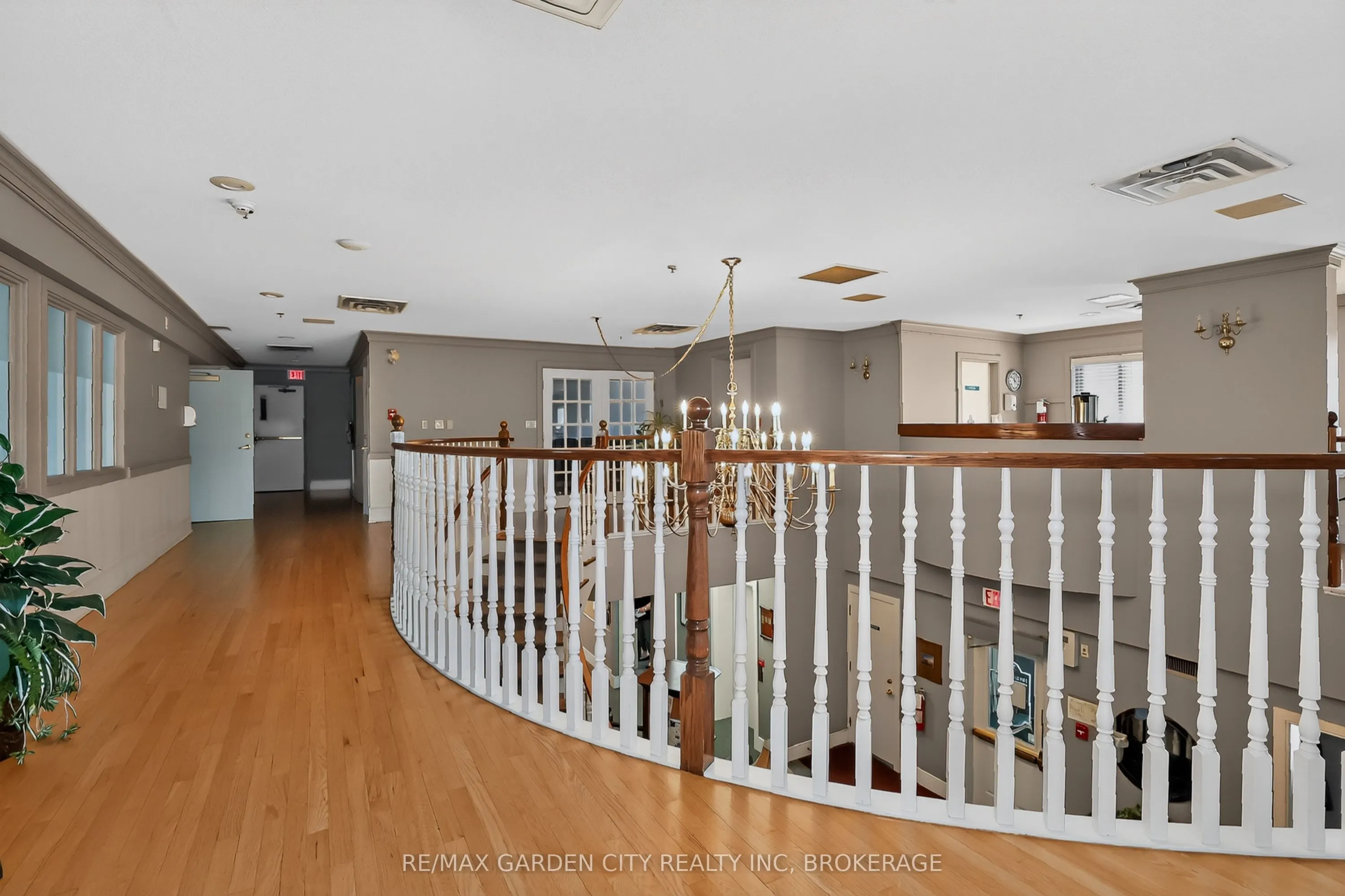 4090 John Charles Boulevard #107