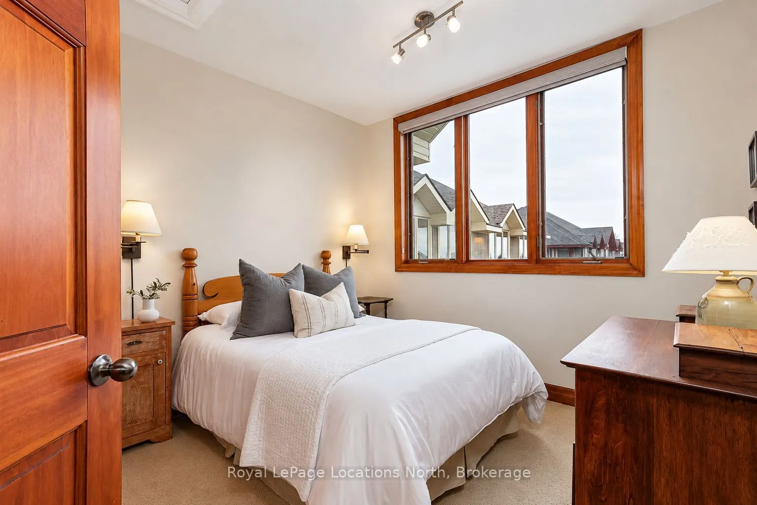 224 Blueski George Crescent #16