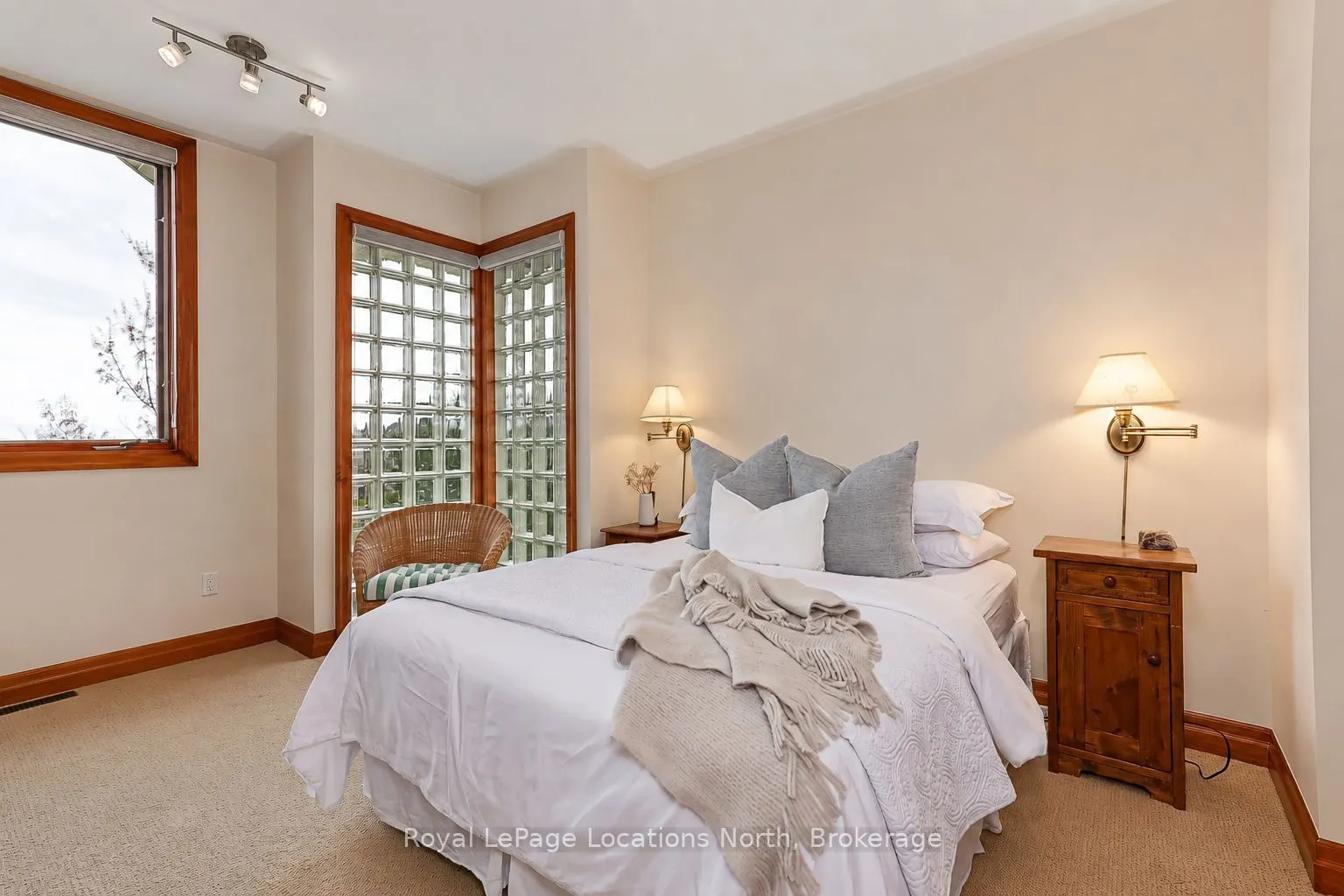224 Blueski George Crescent #16
