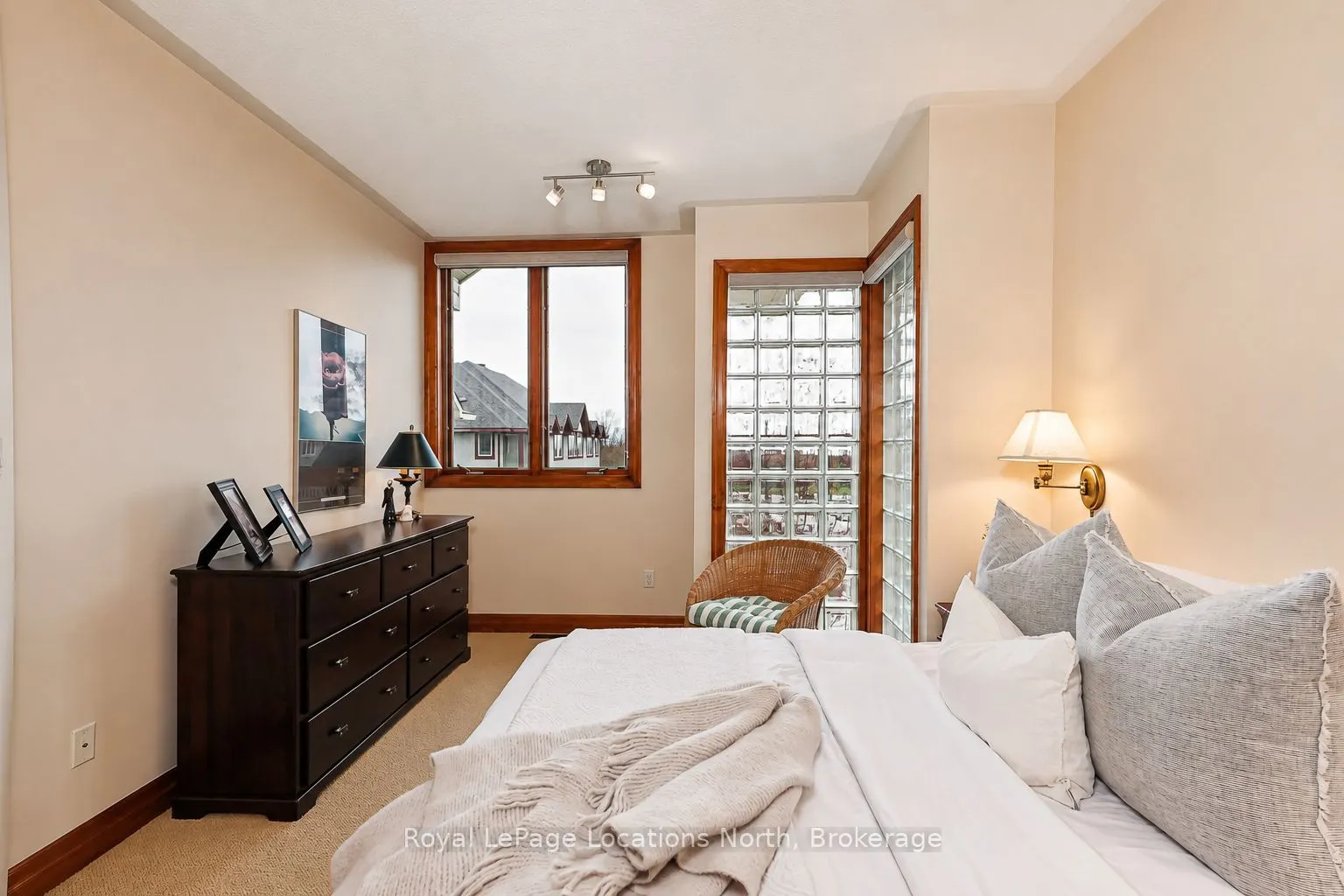 224 Blueski George Crescent #16