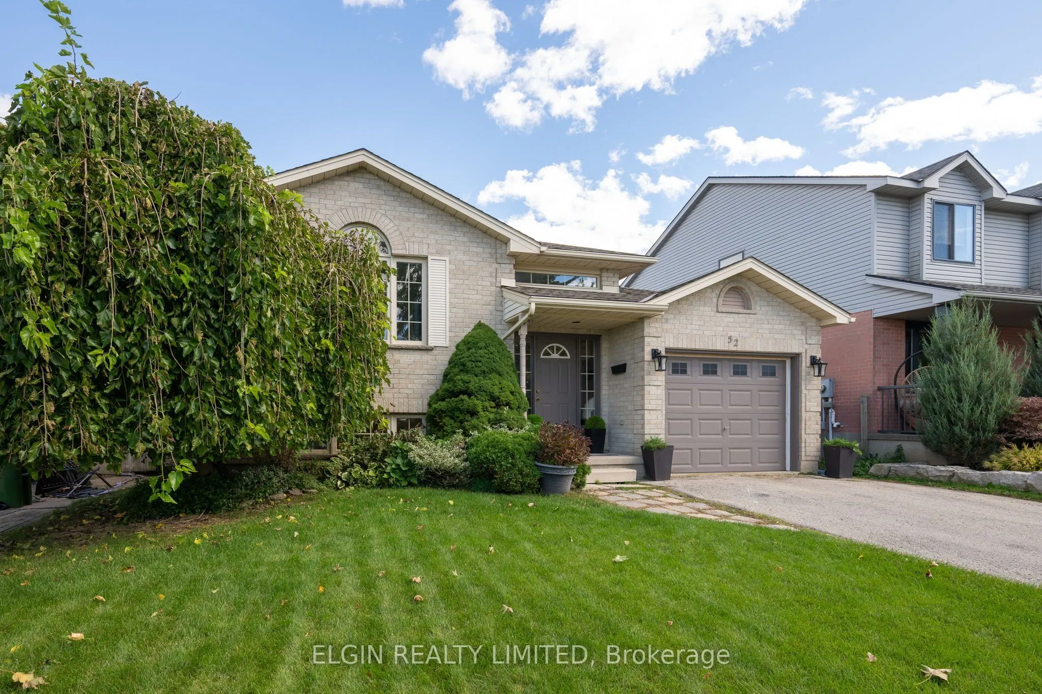 52 Oldewood Crescent