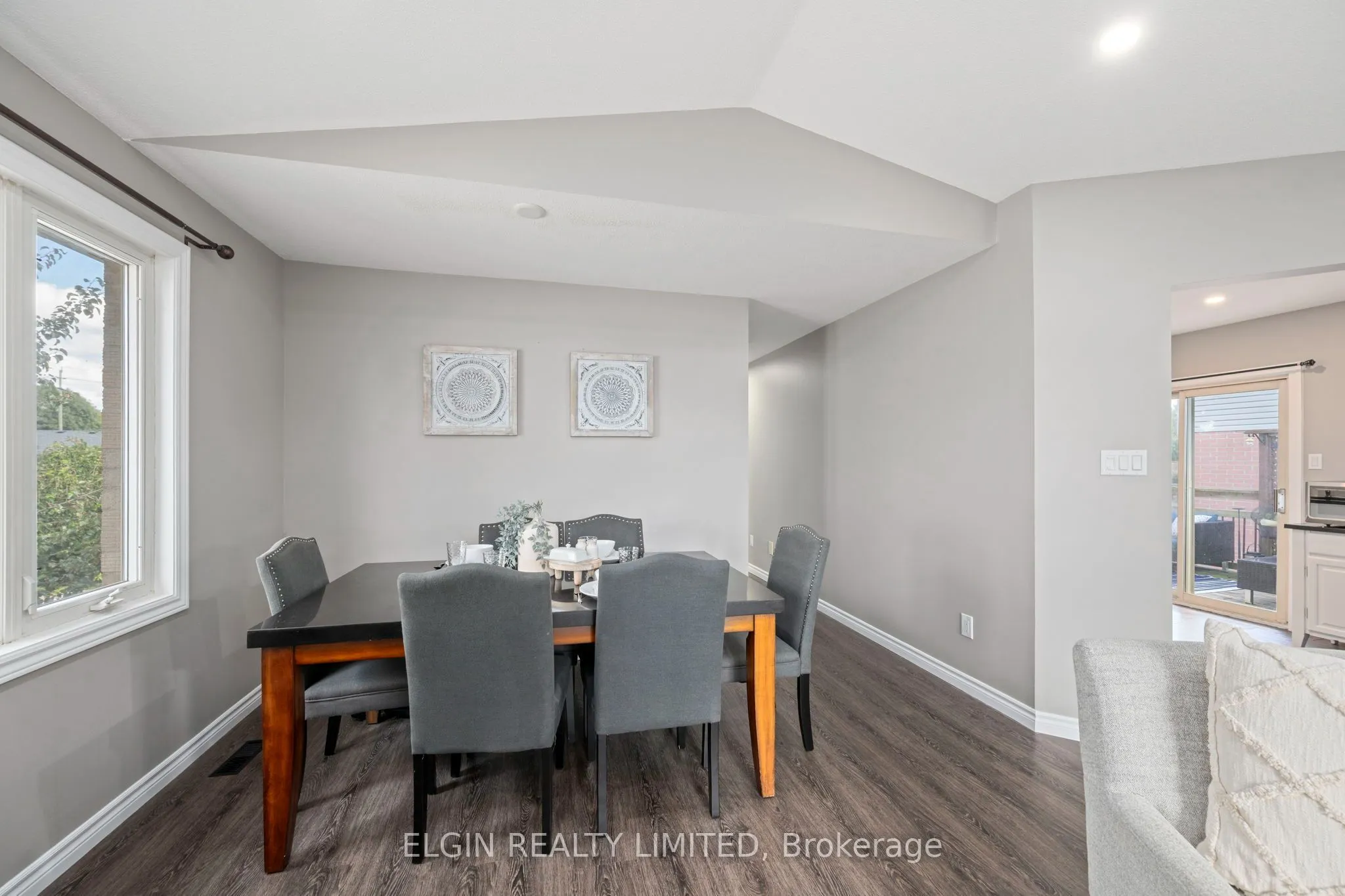52 Oldewood Crescent