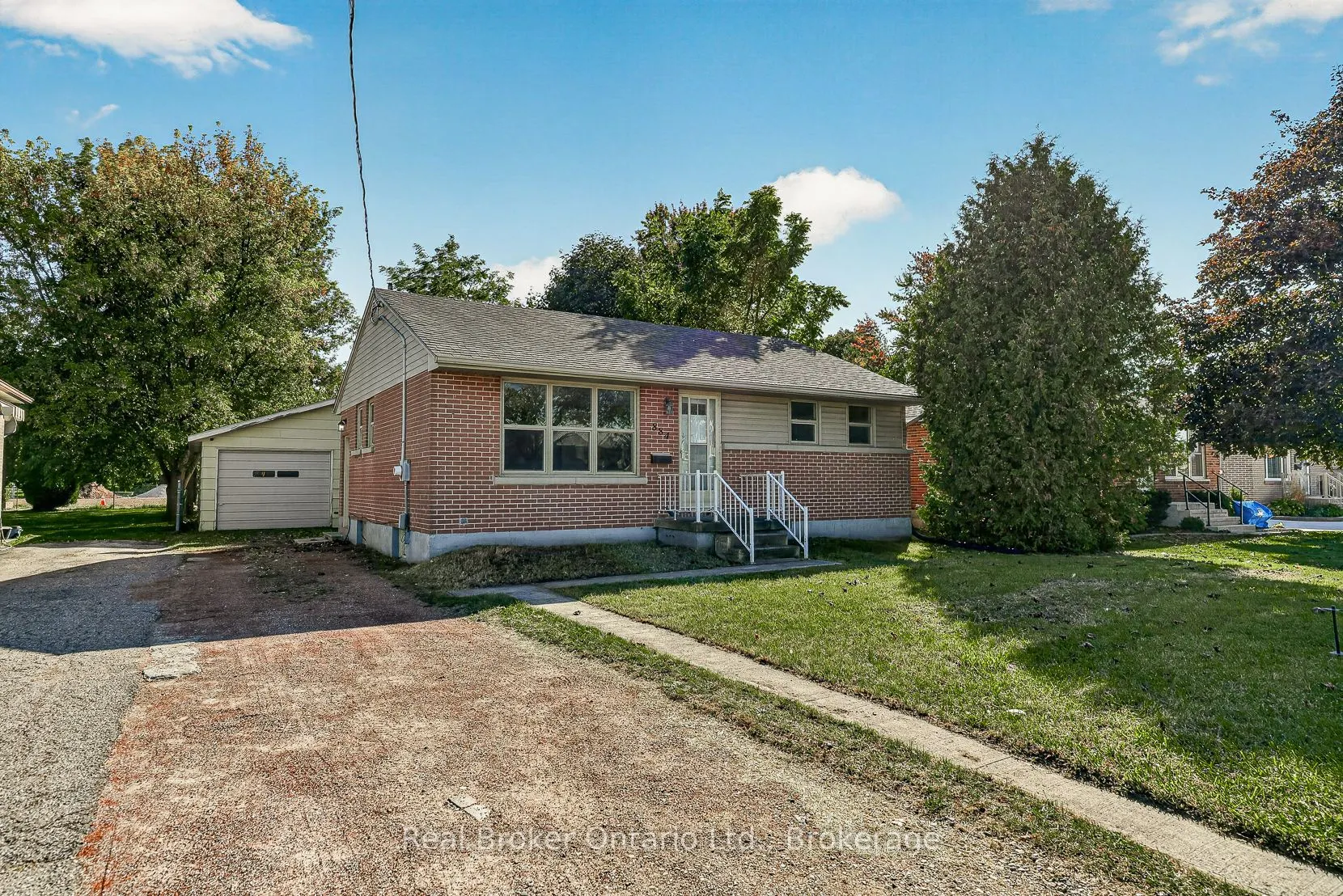 884 Devonshire Avenue