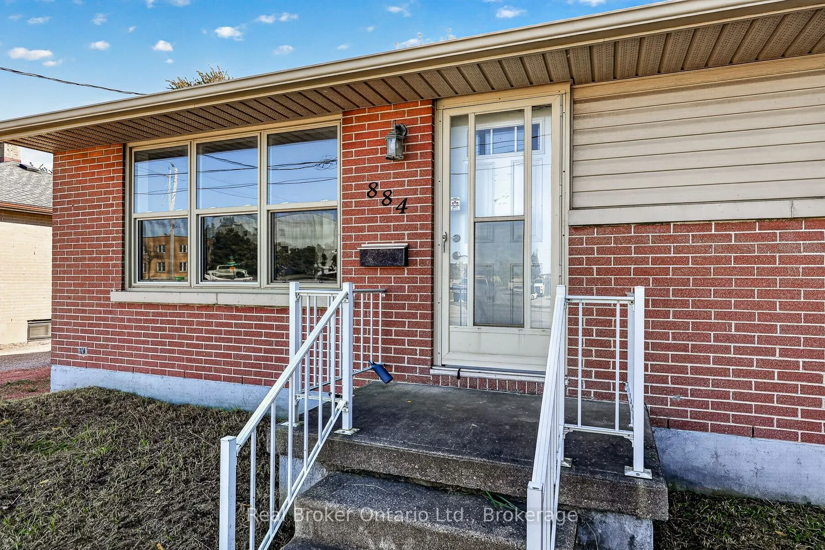 884 Devonshire Avenue