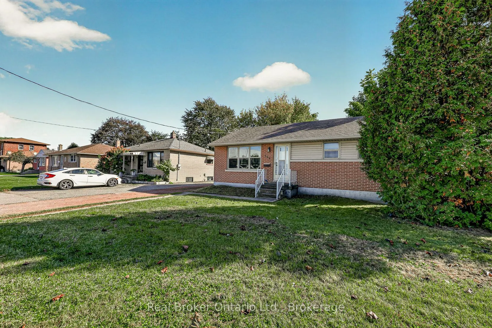 884 Devonshire Avenue