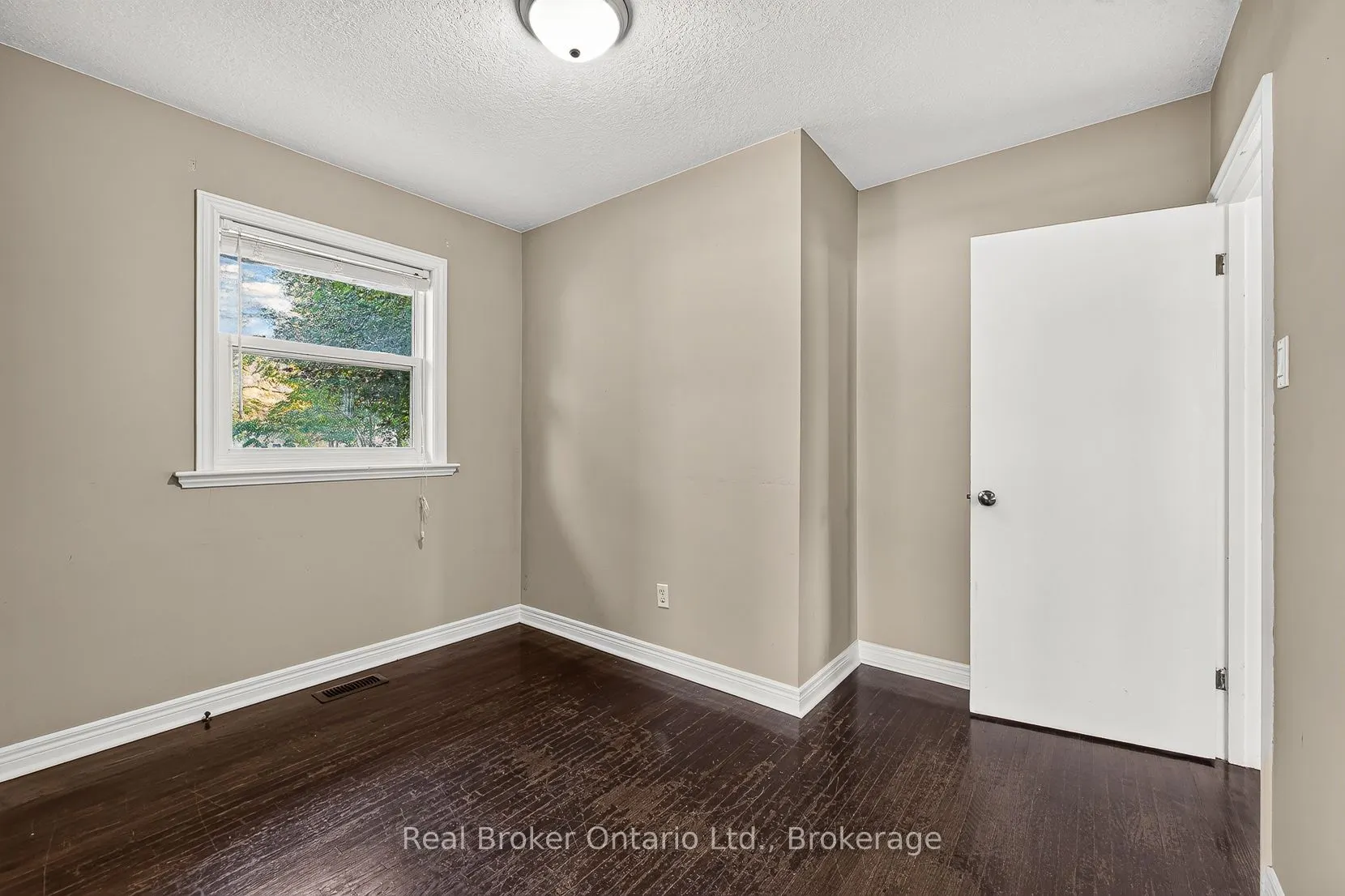 884 Devonshire Avenue