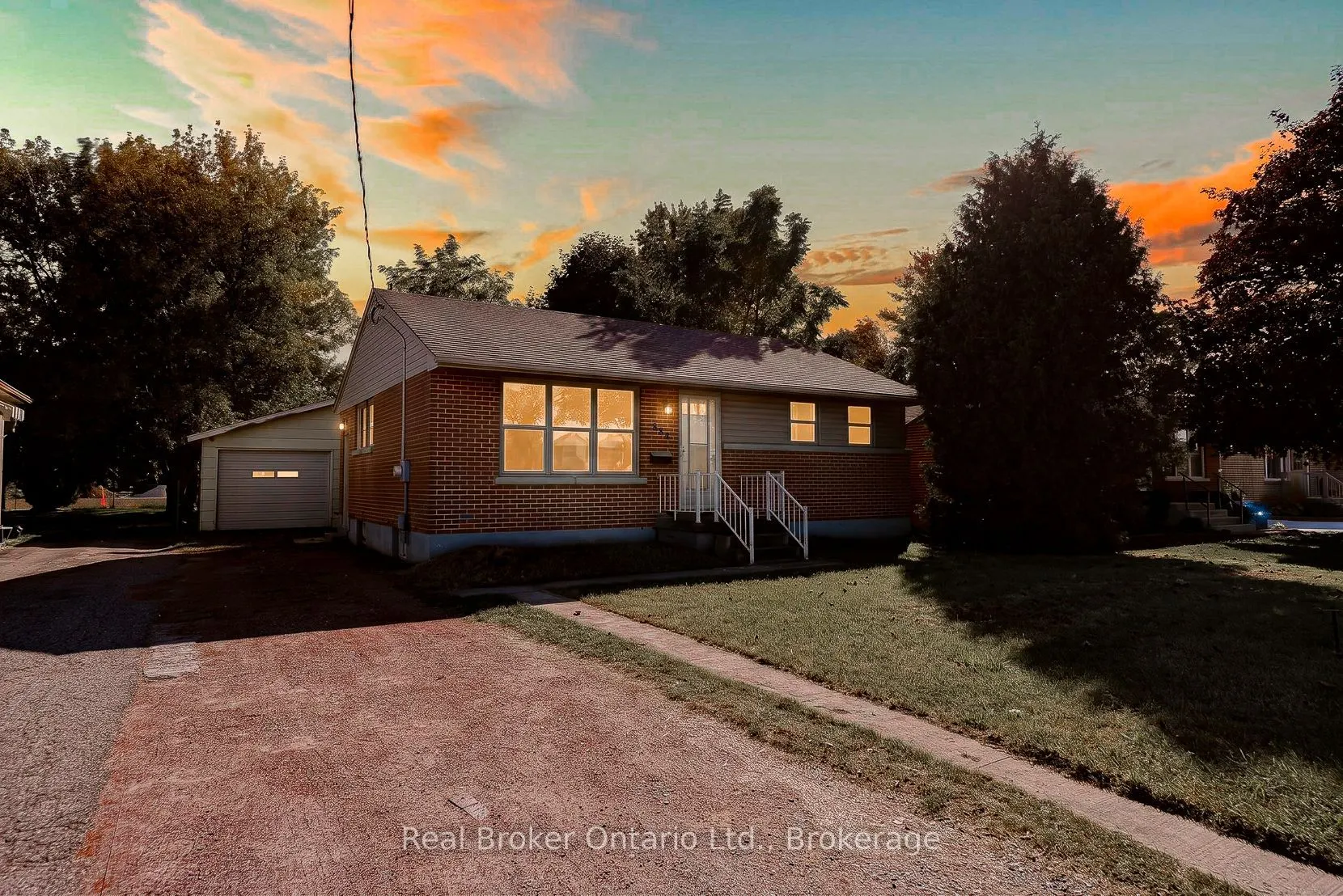 884 Devonshire Avenue