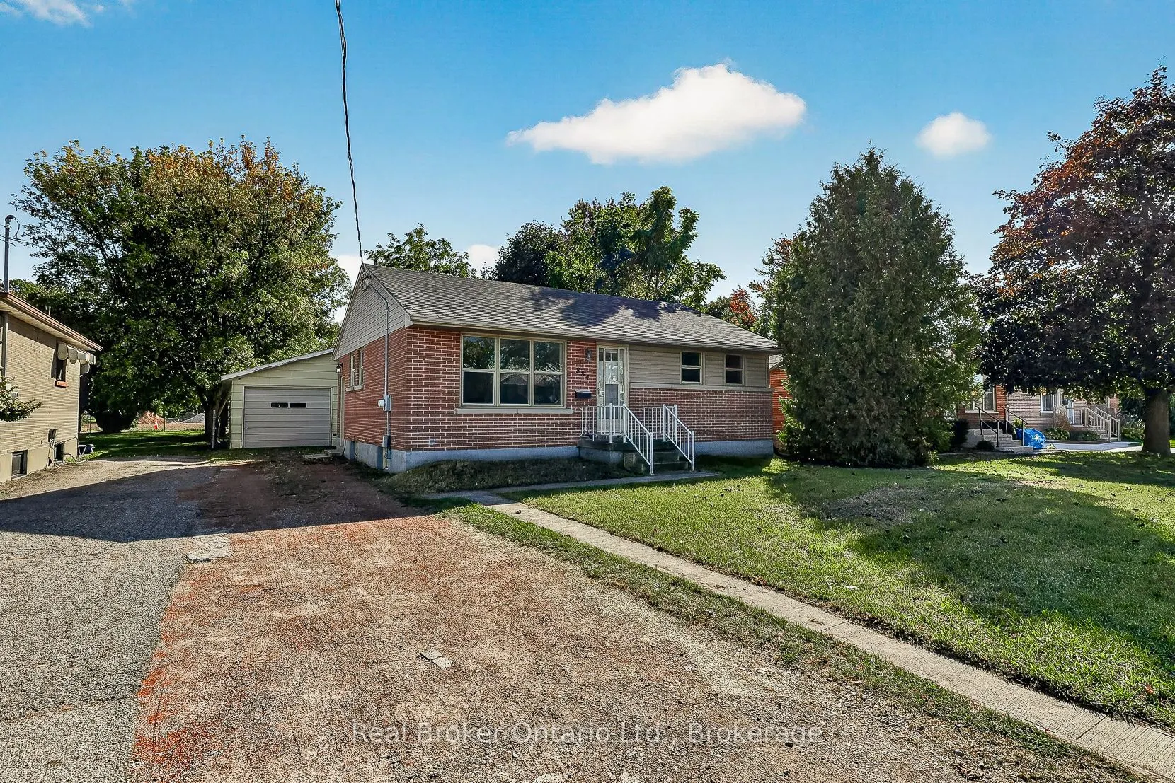 884 Devonshire Avenue