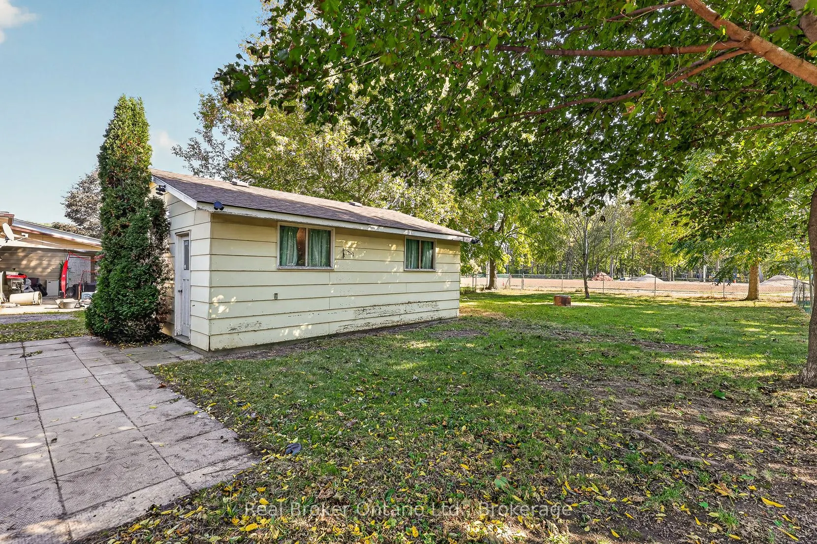 884 Devonshire Avenue