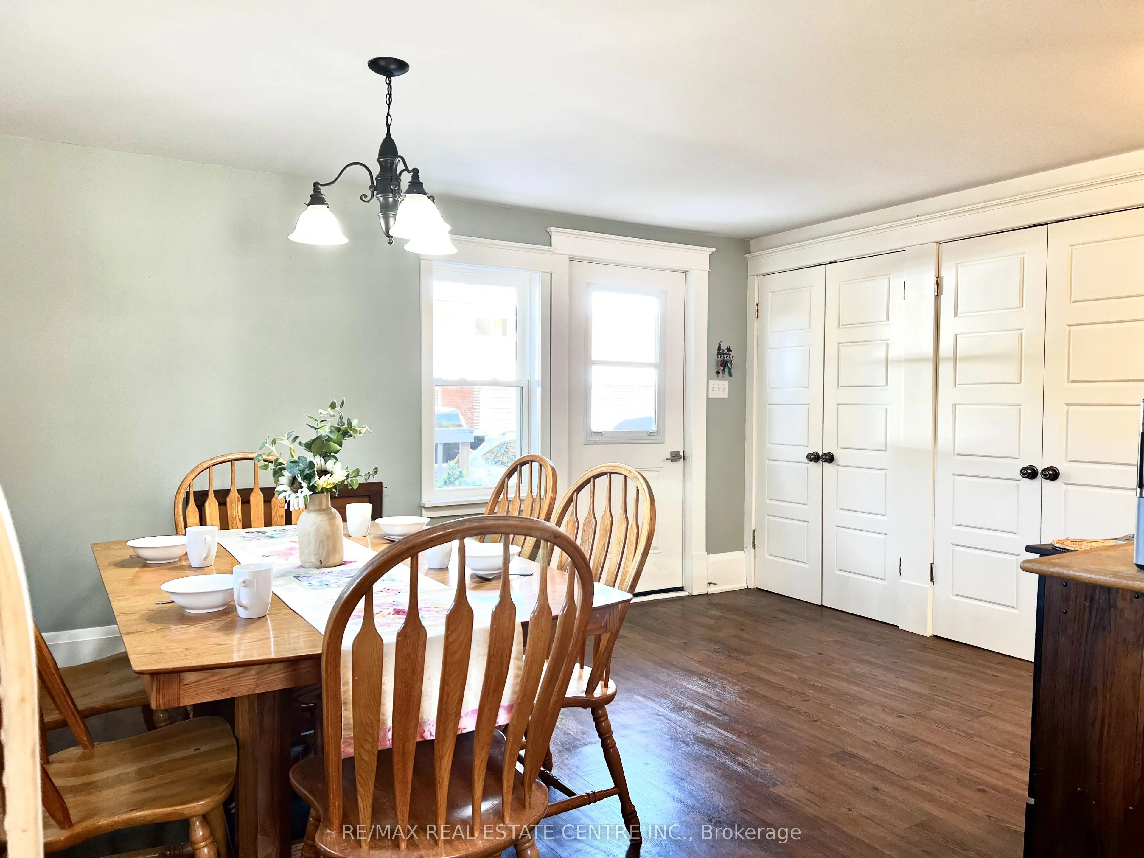 314 Main Street E