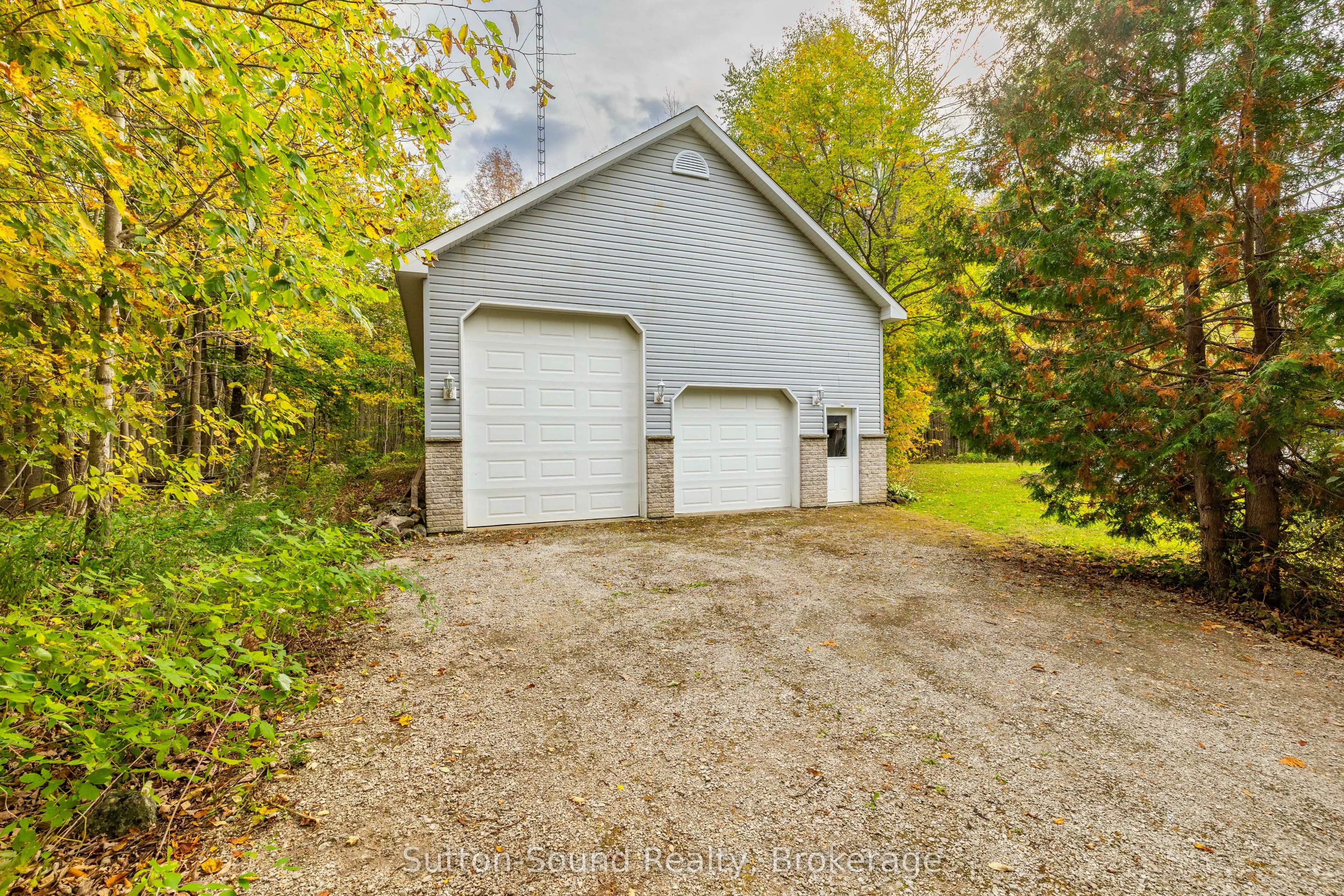 143712 15 Side Road