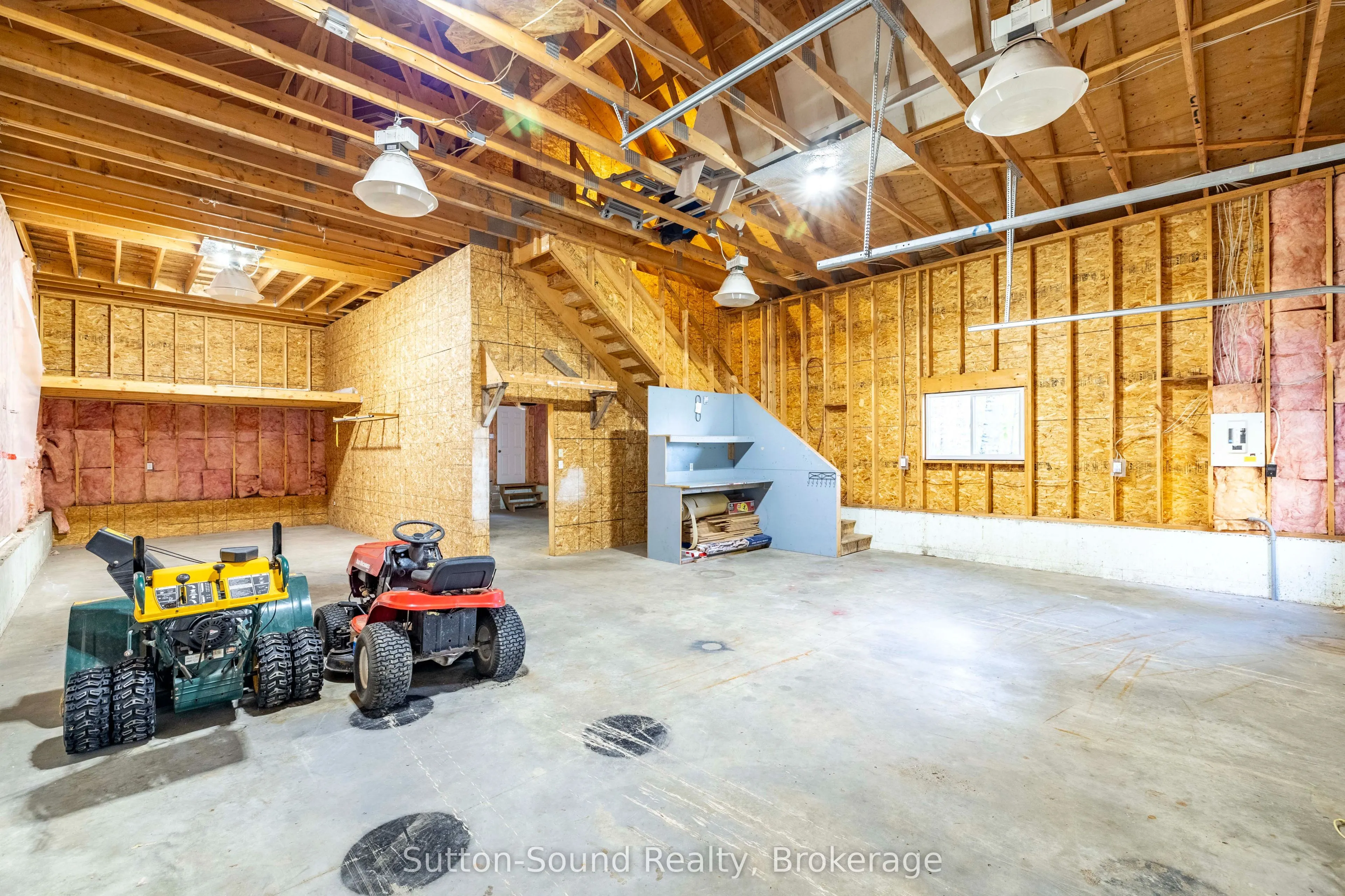 143712 15 Side Road