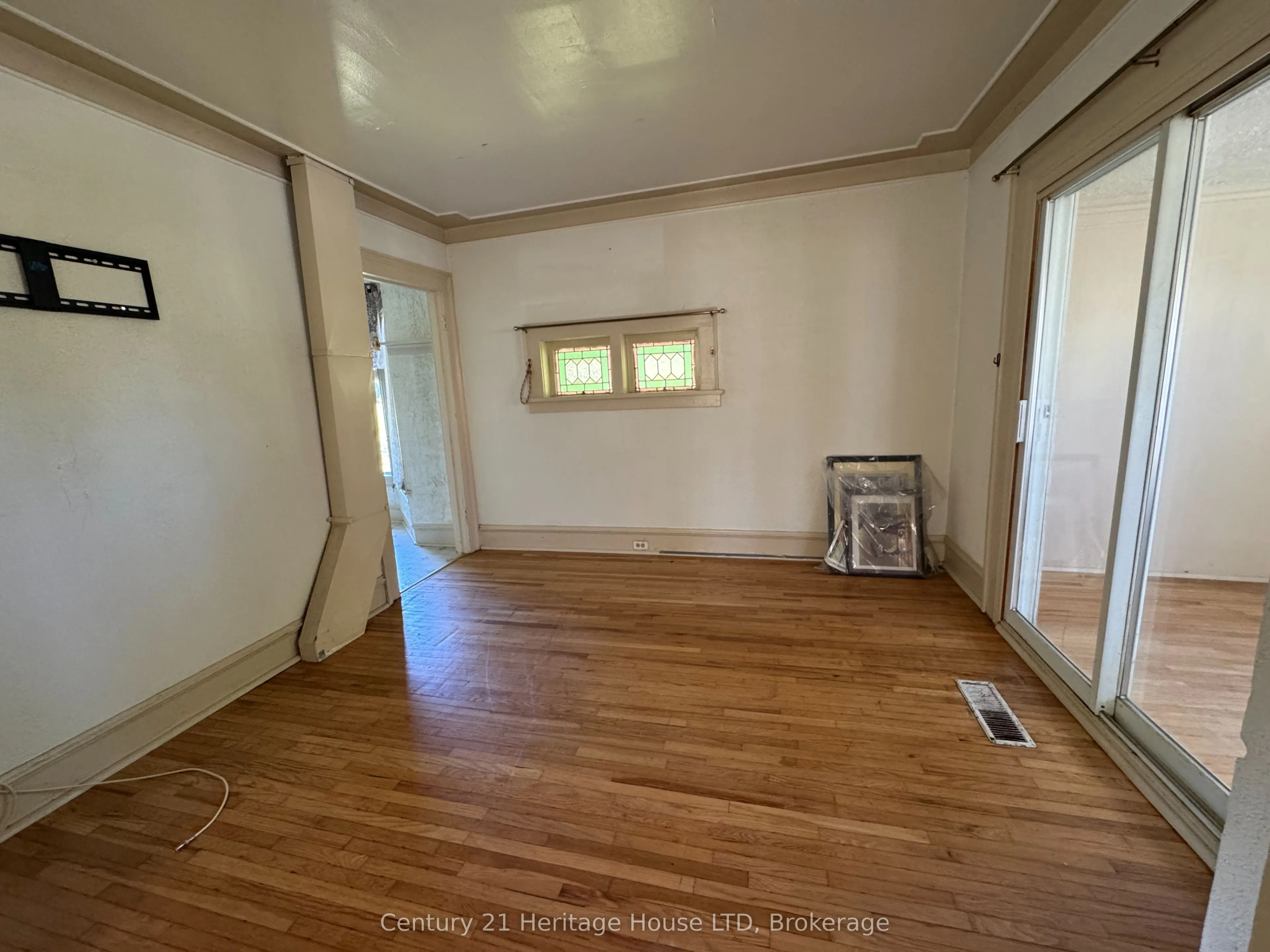 4488 Eastwood Crescent