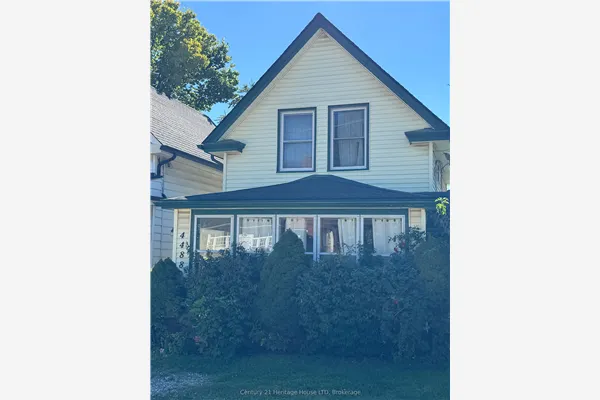 4488 Eastwood Crescent
