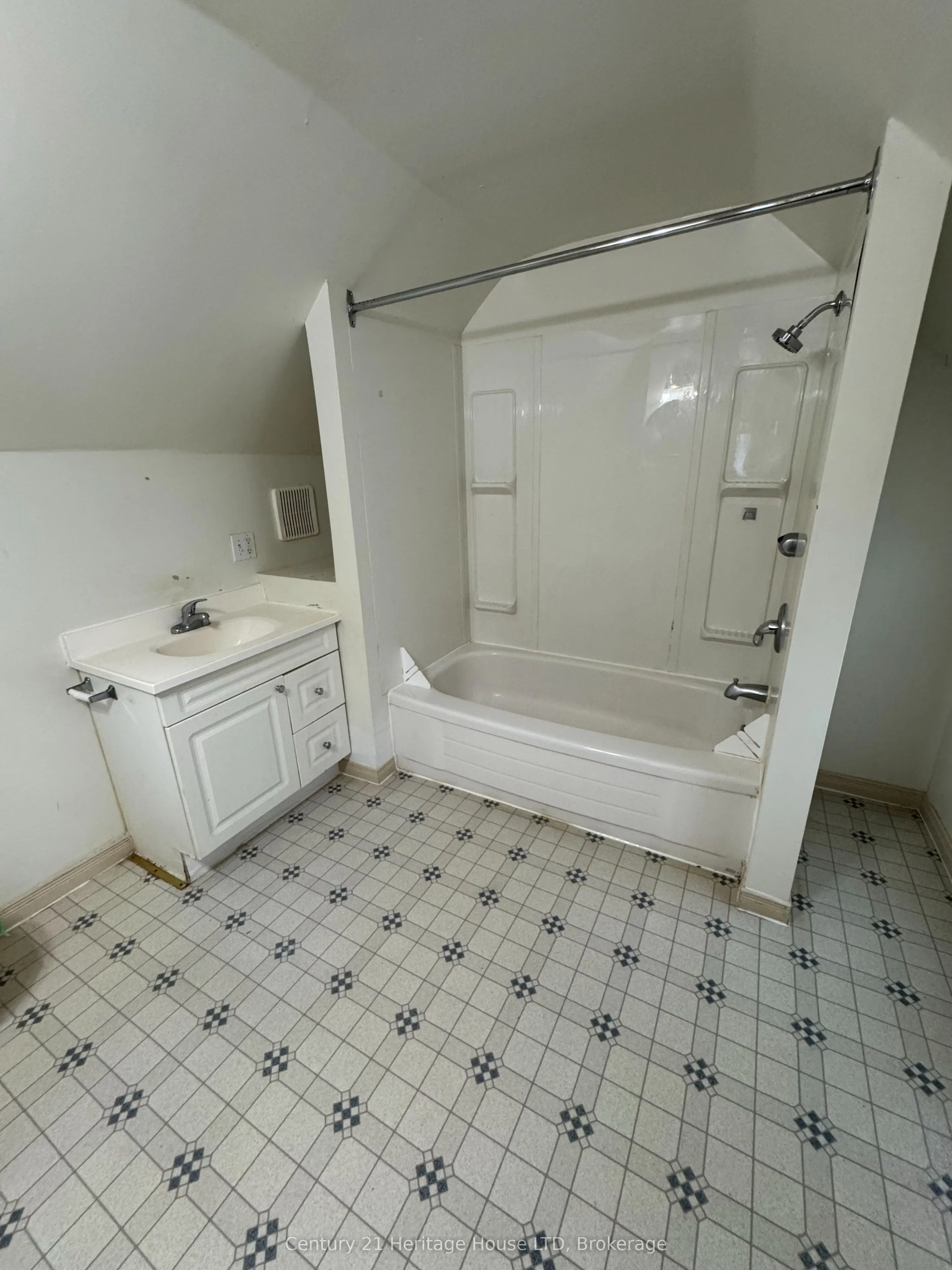 4488 Eastwood Crescent