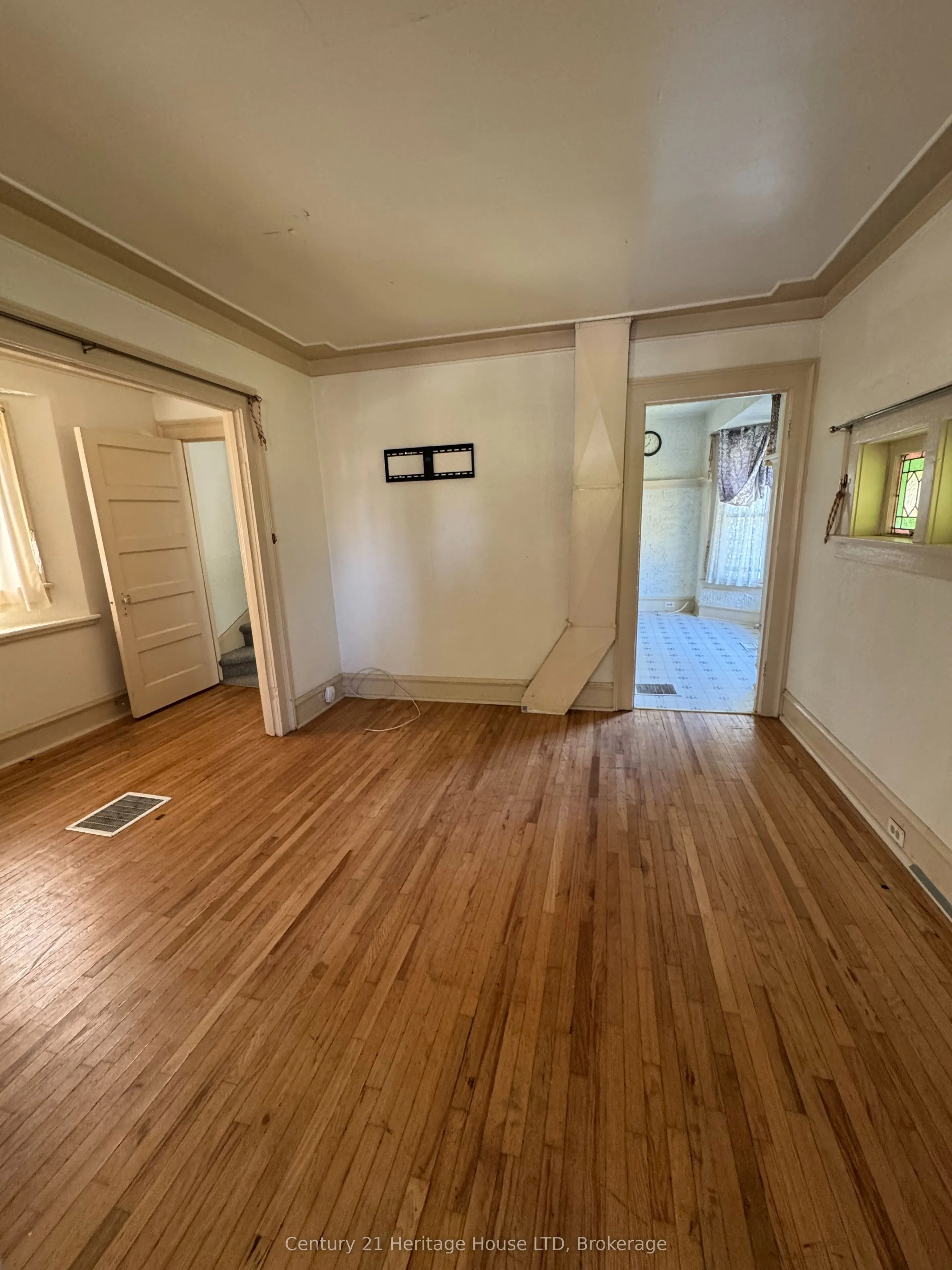 4488 Eastwood Crescent