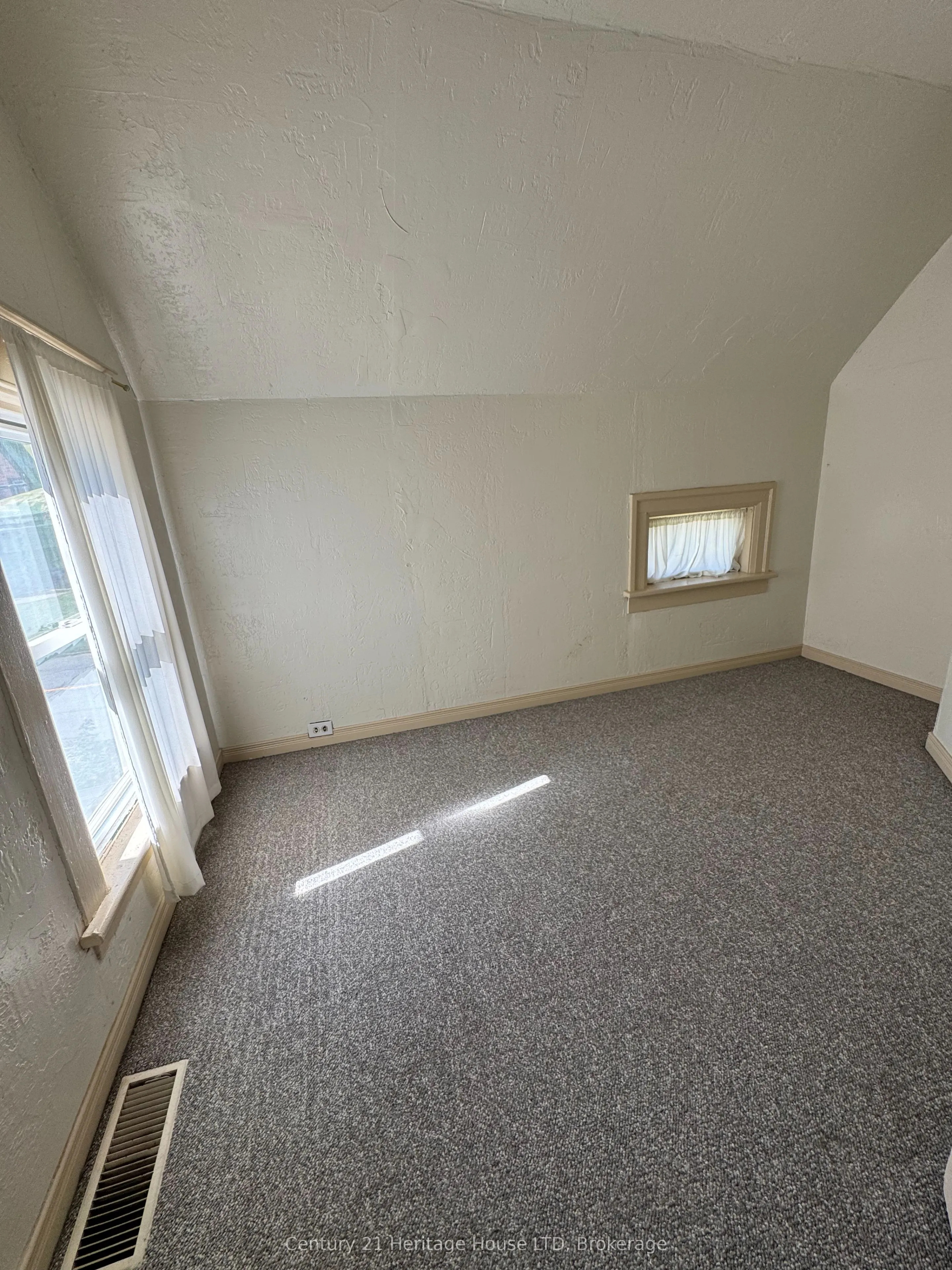 4488 Eastwood Crescent