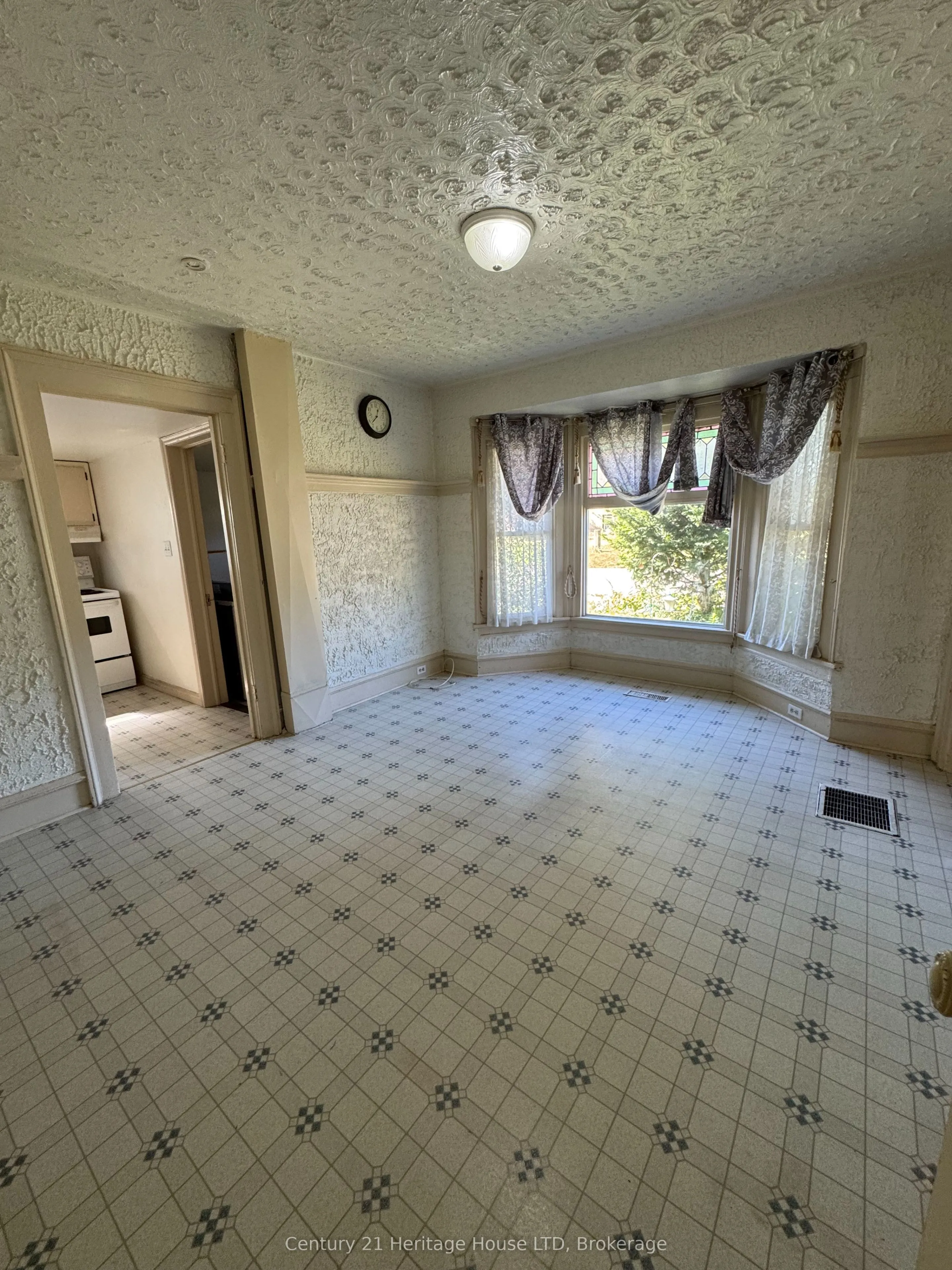 4488 Eastwood Crescent