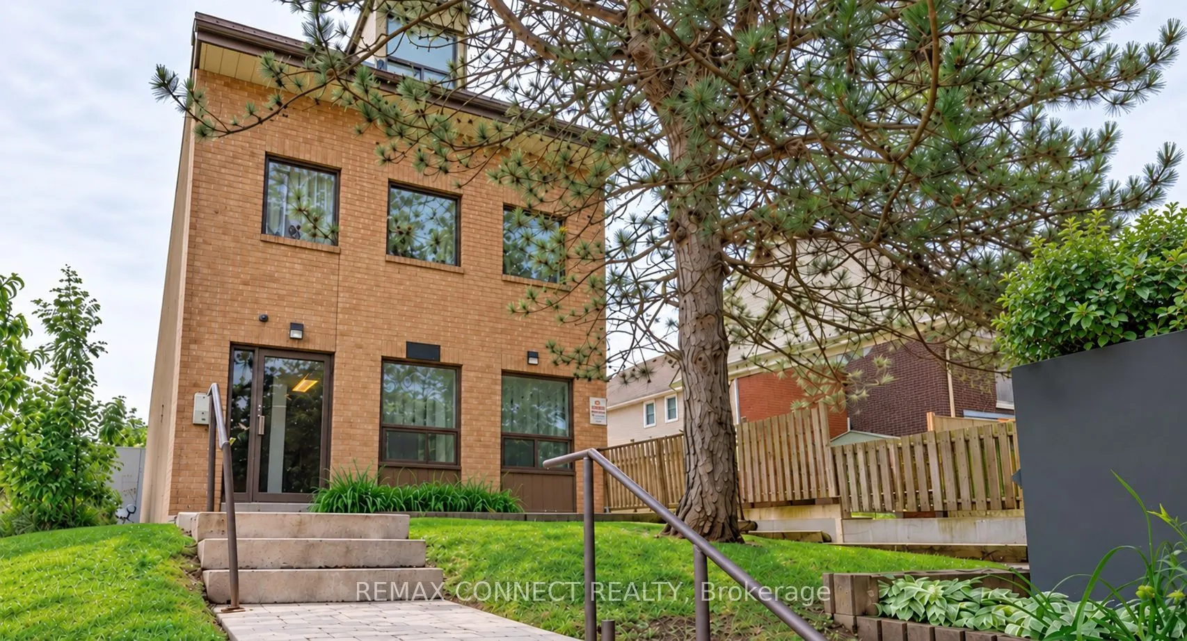 4872 Valley Way #303