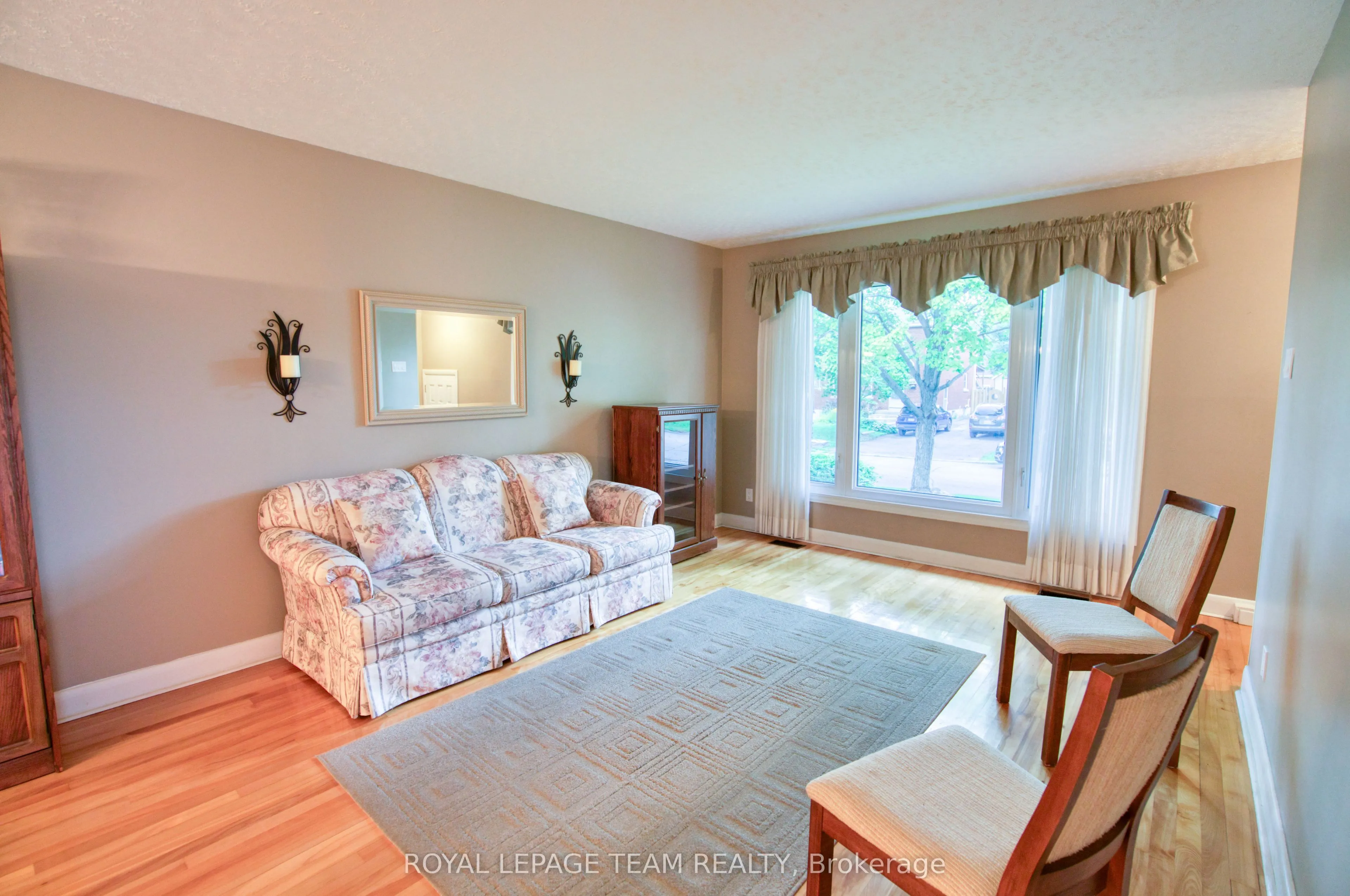 1072 Aldea Avenue