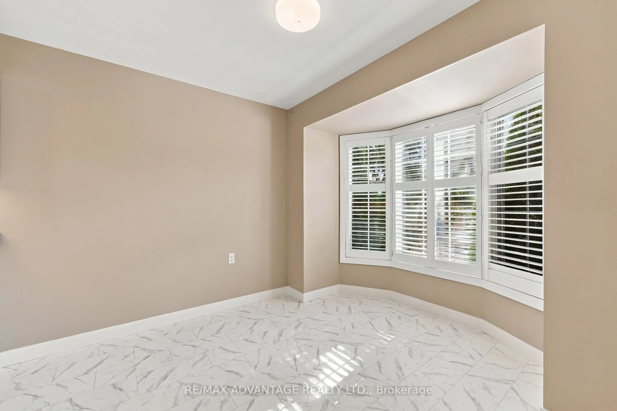 122 Sherwood Forest Square #7