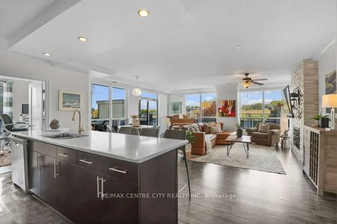 240 Villagewalk Boulevard #204