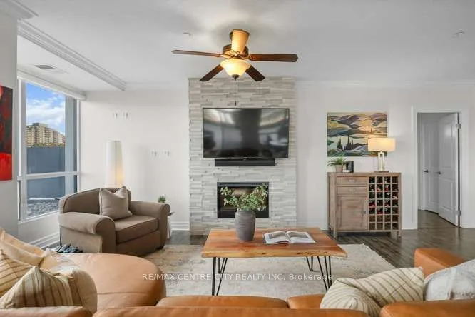 240 Villagewalk Boulevard #204