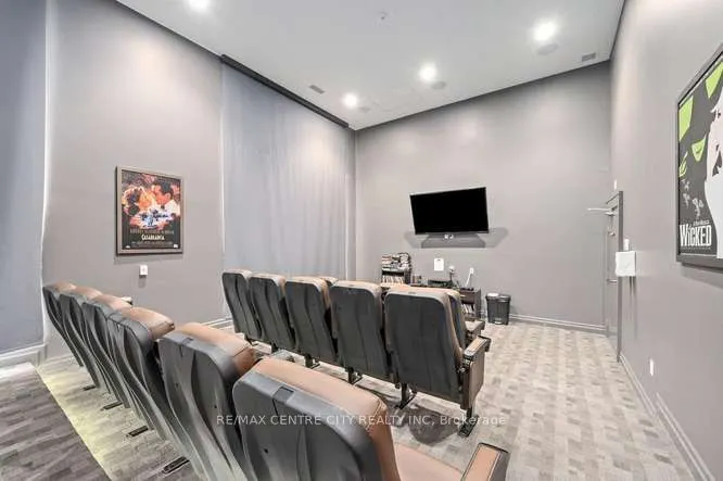 240 Villagewalk Boulevard #204