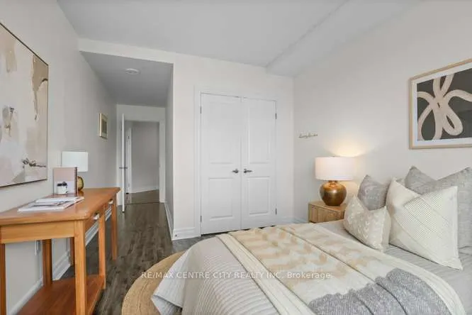 240 Villagewalk Boulevard #204