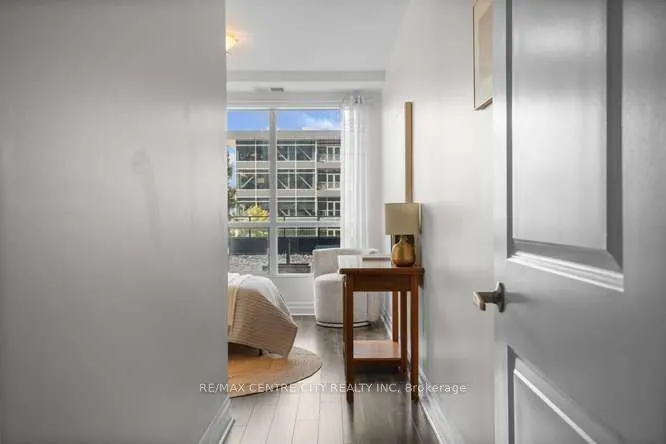 240 Villagewalk Boulevard #204