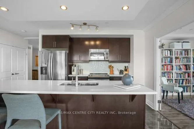 240 Villagewalk Boulevard #204