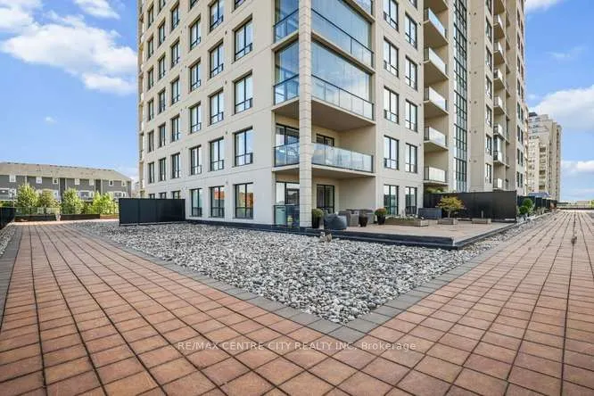 240 Villagewalk Boulevard #204