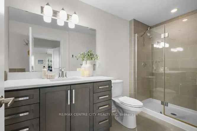 240 Villagewalk Boulevard #204