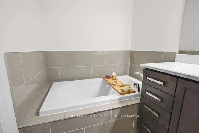 240 Villagewalk Boulevard #204