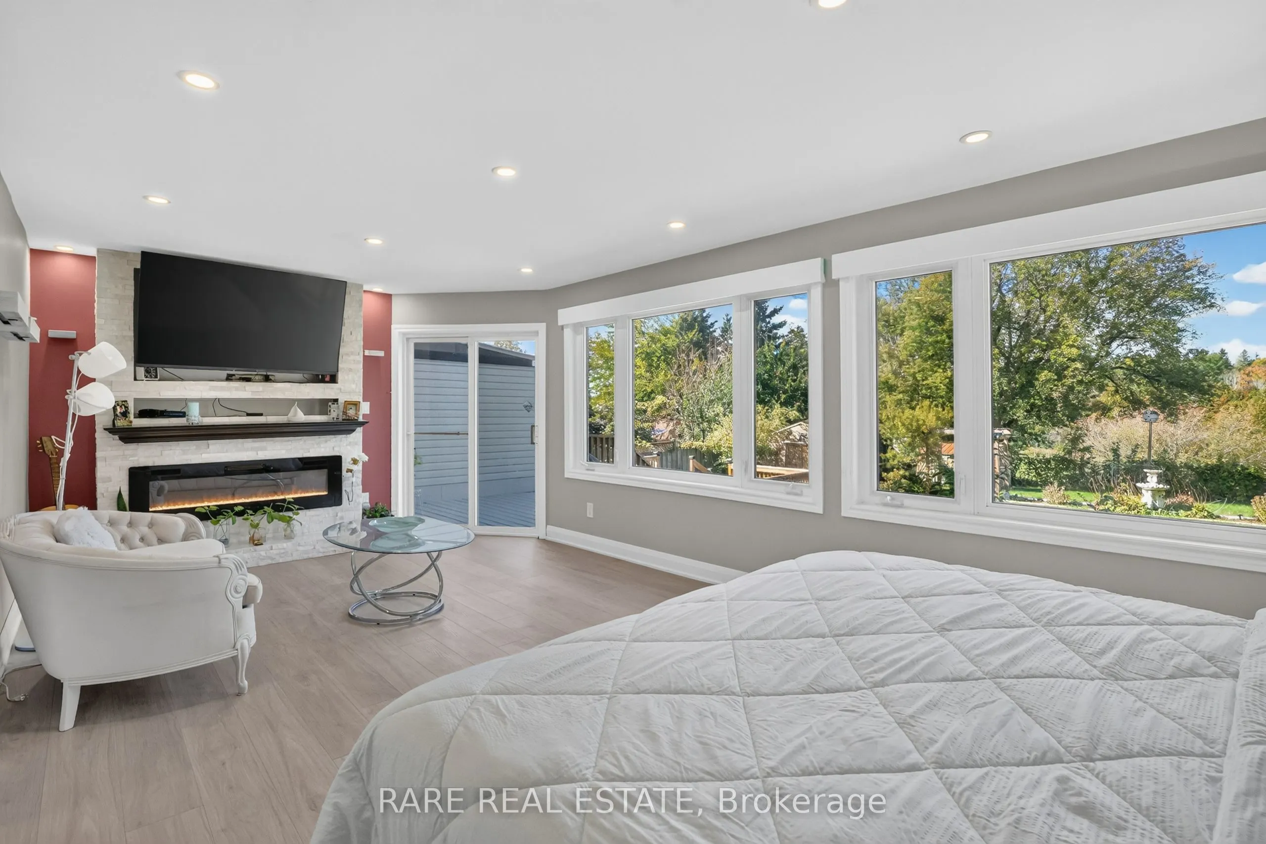 27 Carleton Boulevard