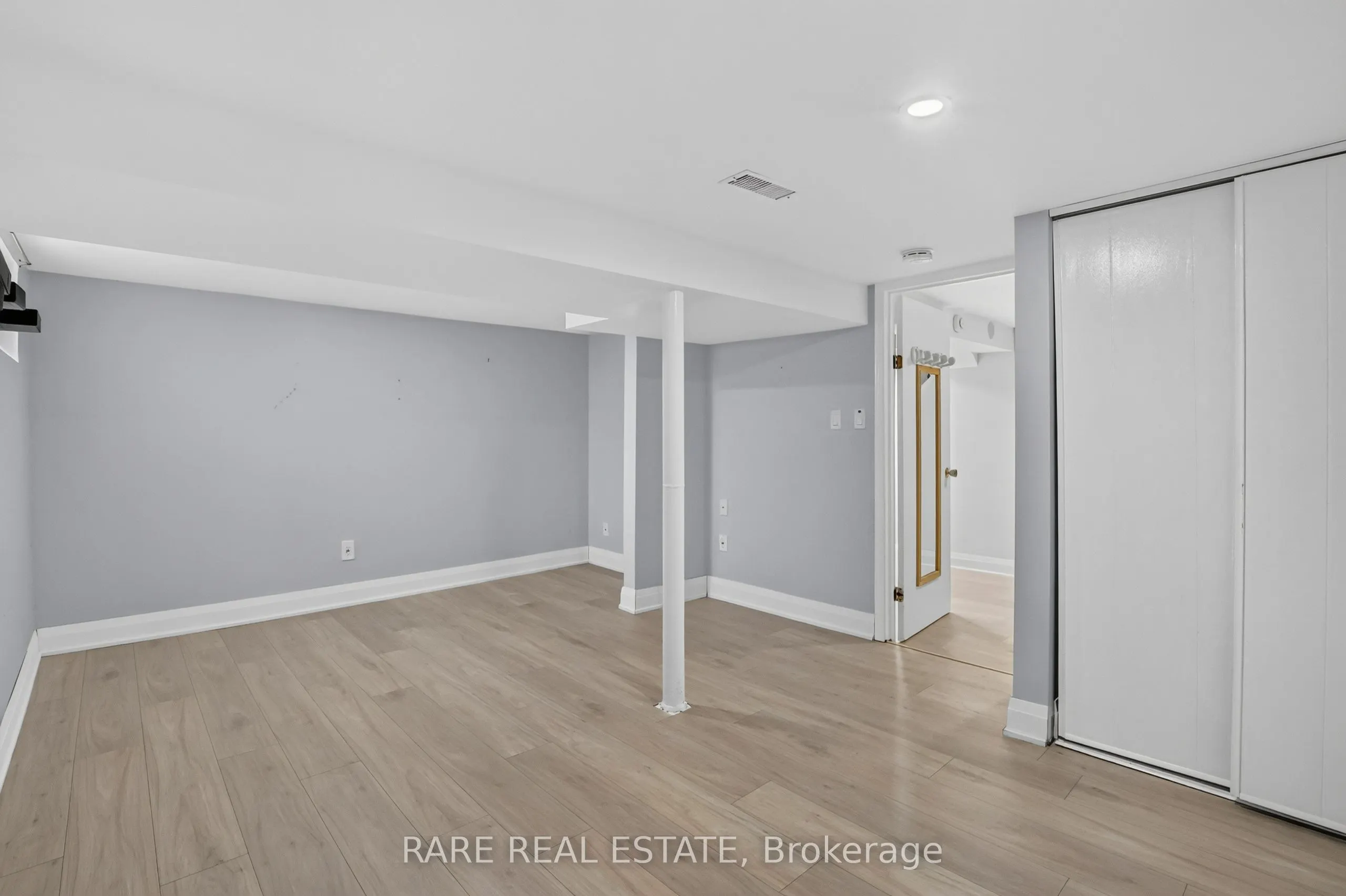 27 Carleton Boulevard