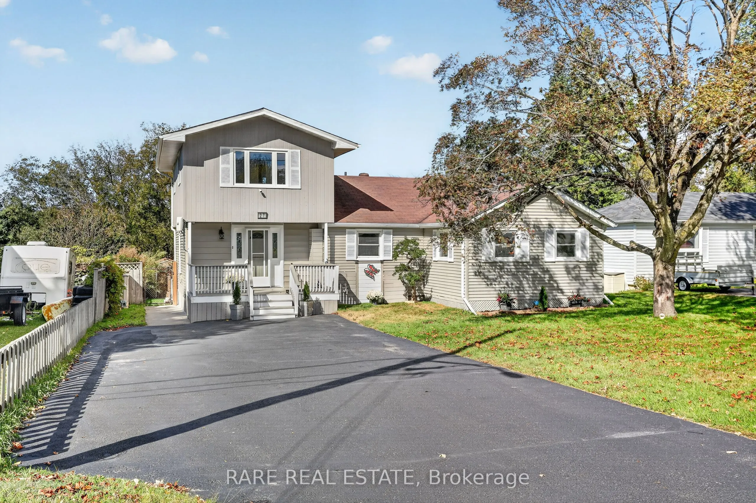 27 Carleton Boulevard