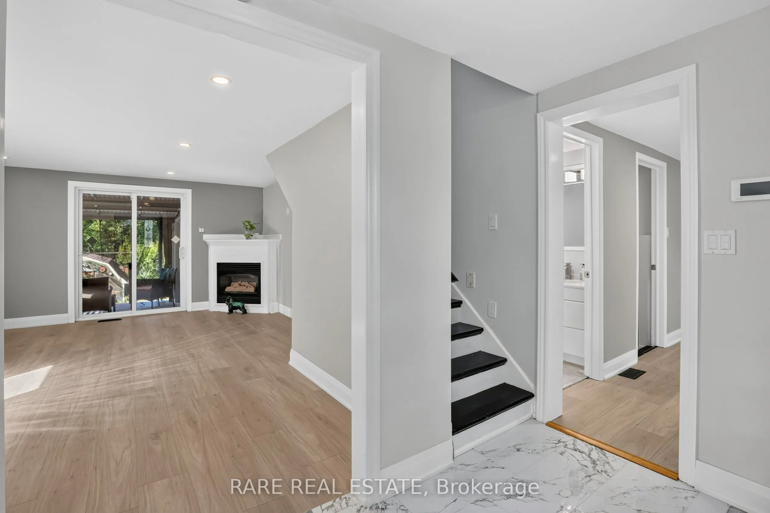 27 Carleton Boulevard