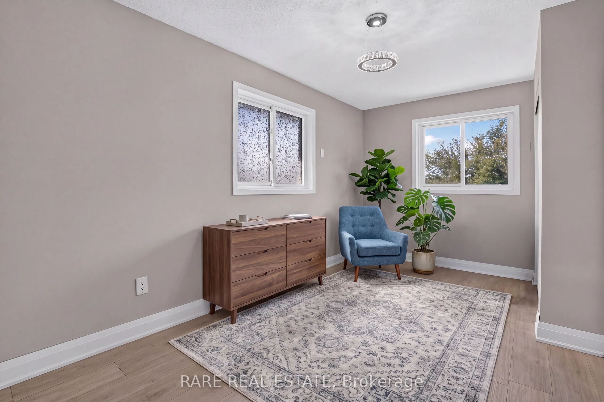 27 Carleton Boulevard