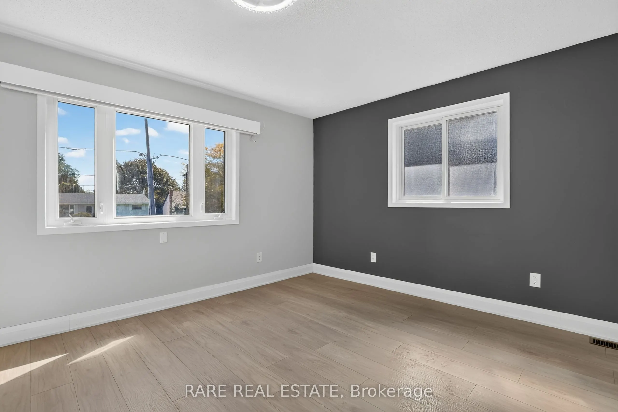27 Carleton Boulevard
