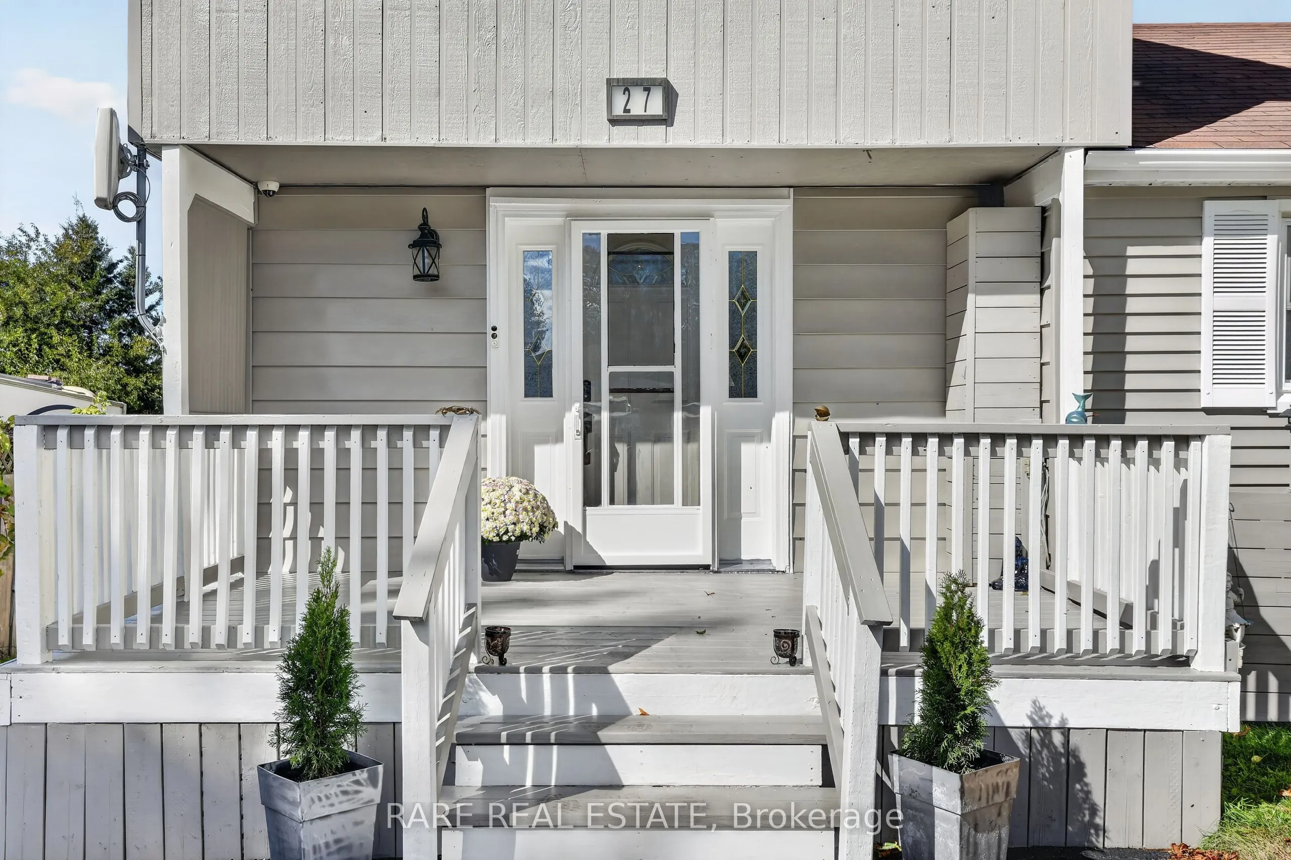 27 Carleton Boulevard