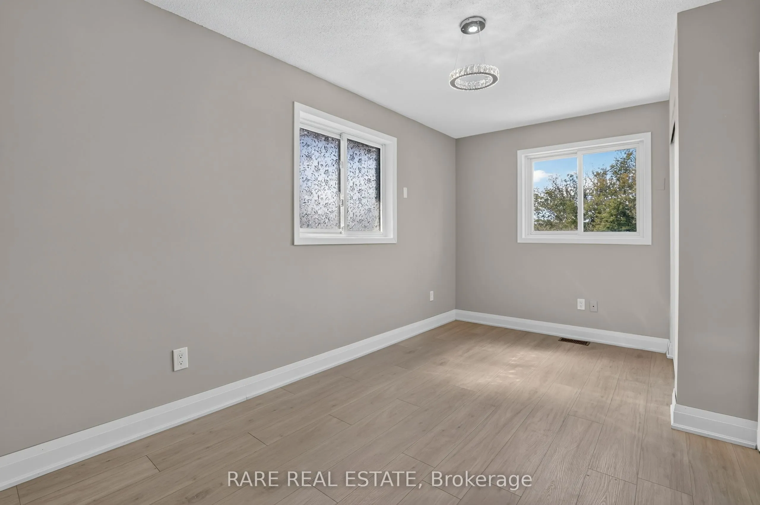 27 Carleton Boulevard