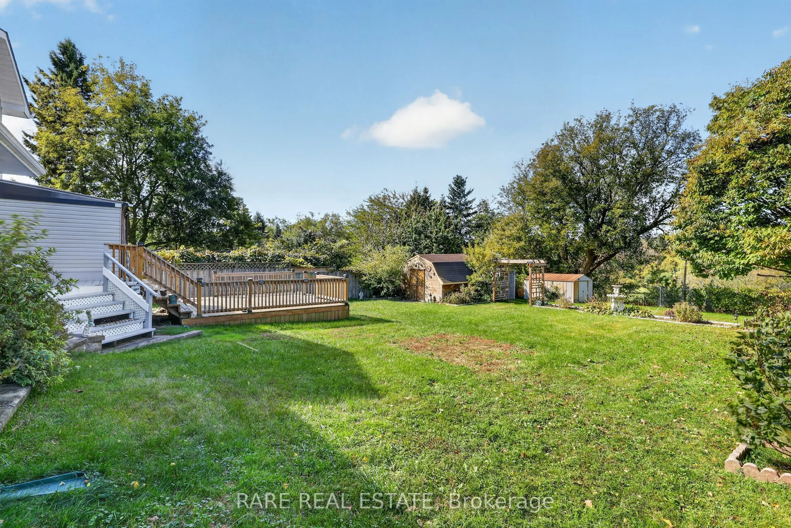 27 Carleton Boulevard
