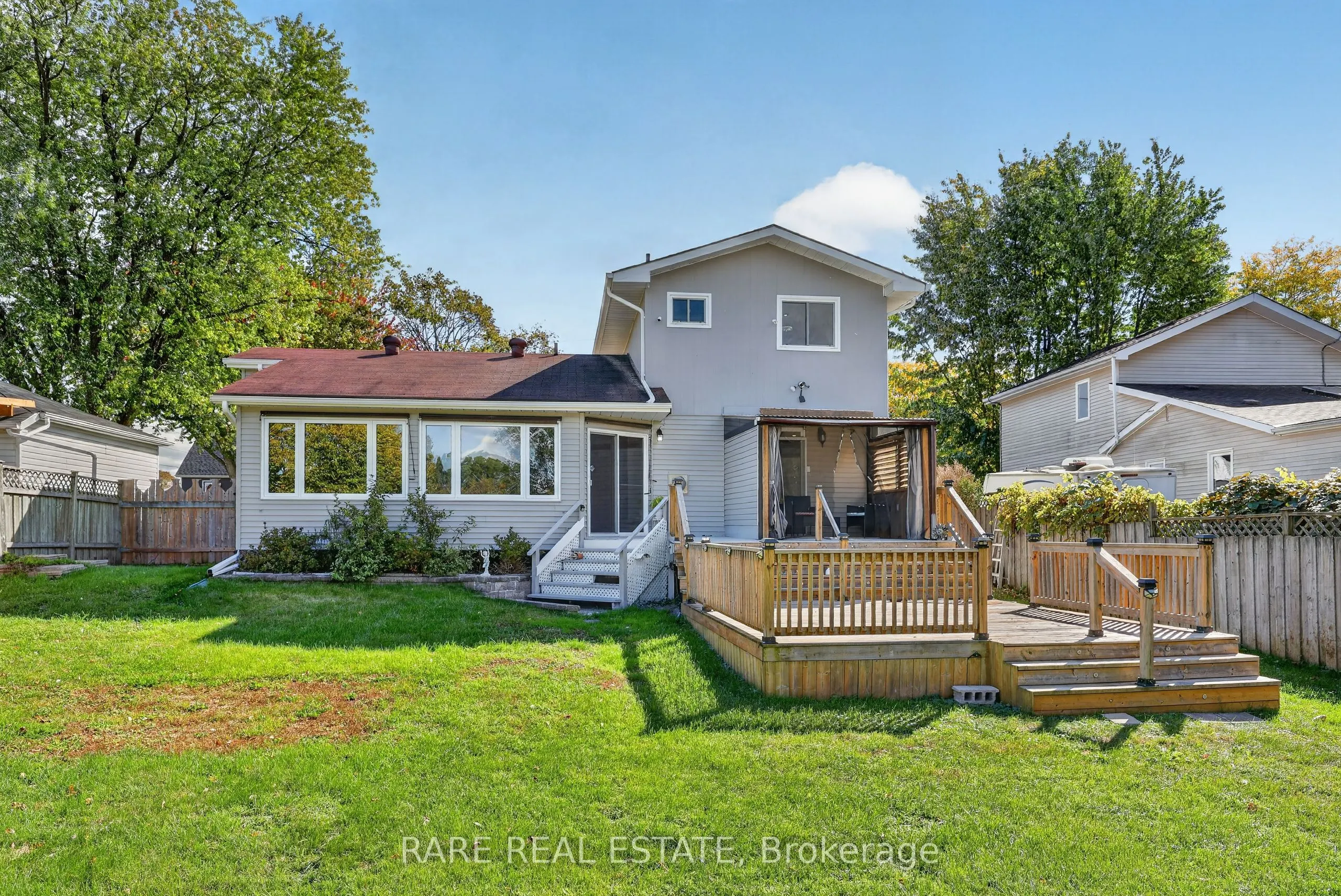 27 Carleton Boulevard