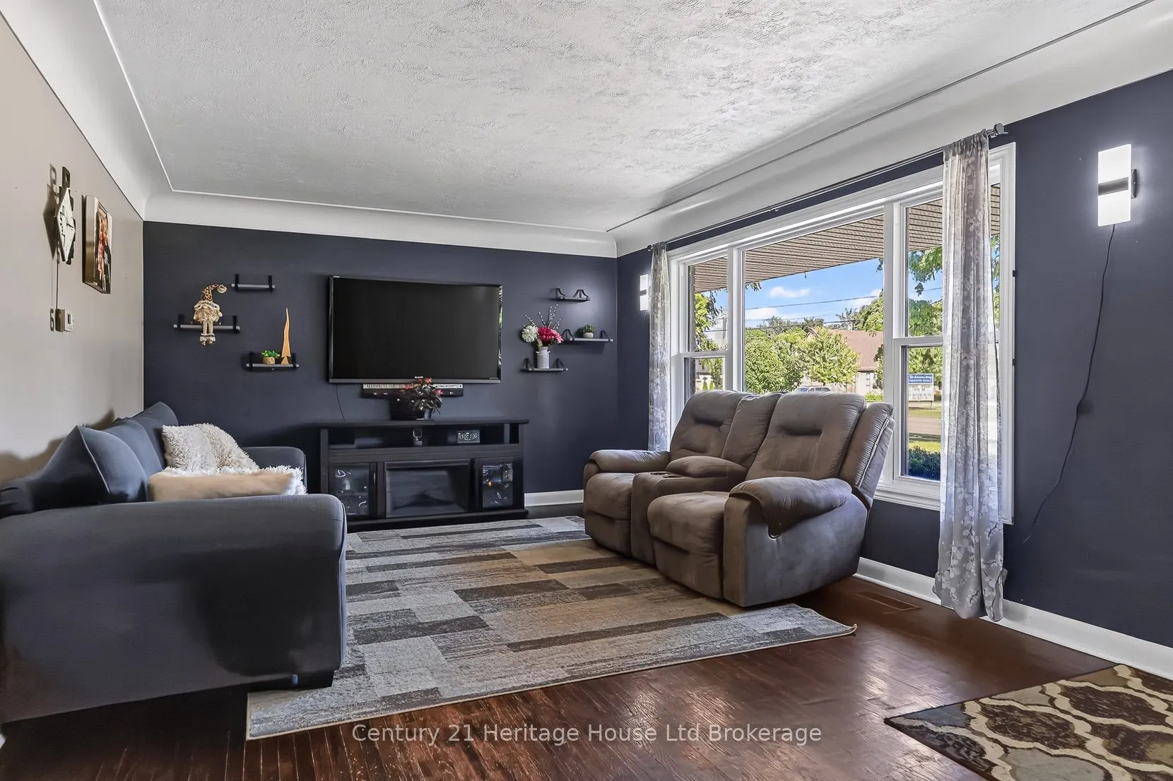 105 Concession Street W