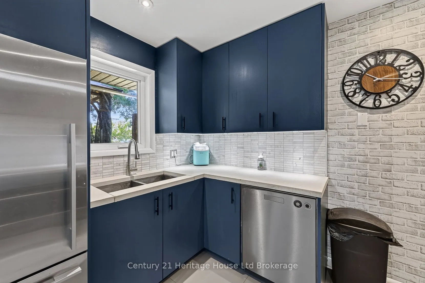105 Concession Street W