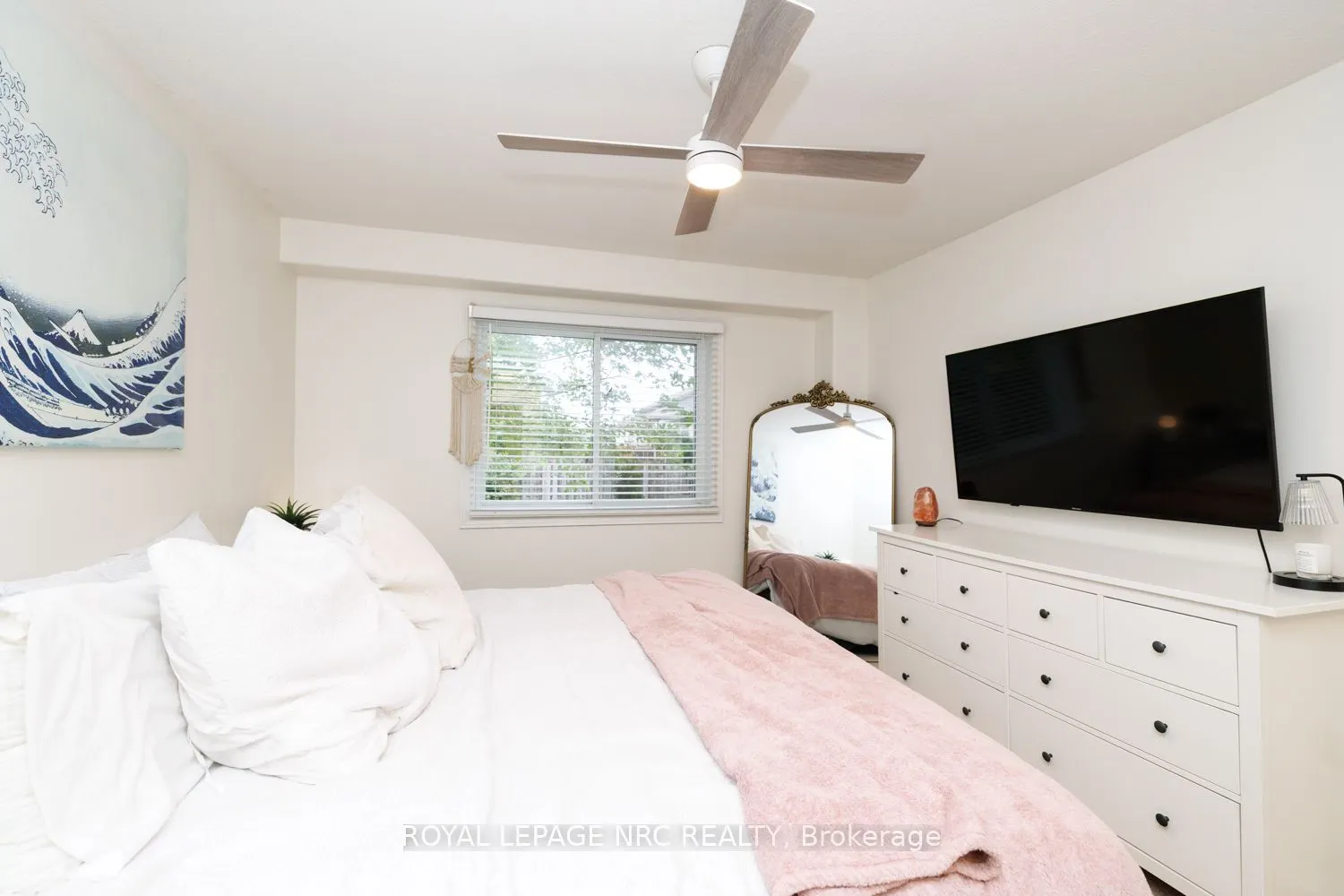 399 Autumn Crescent