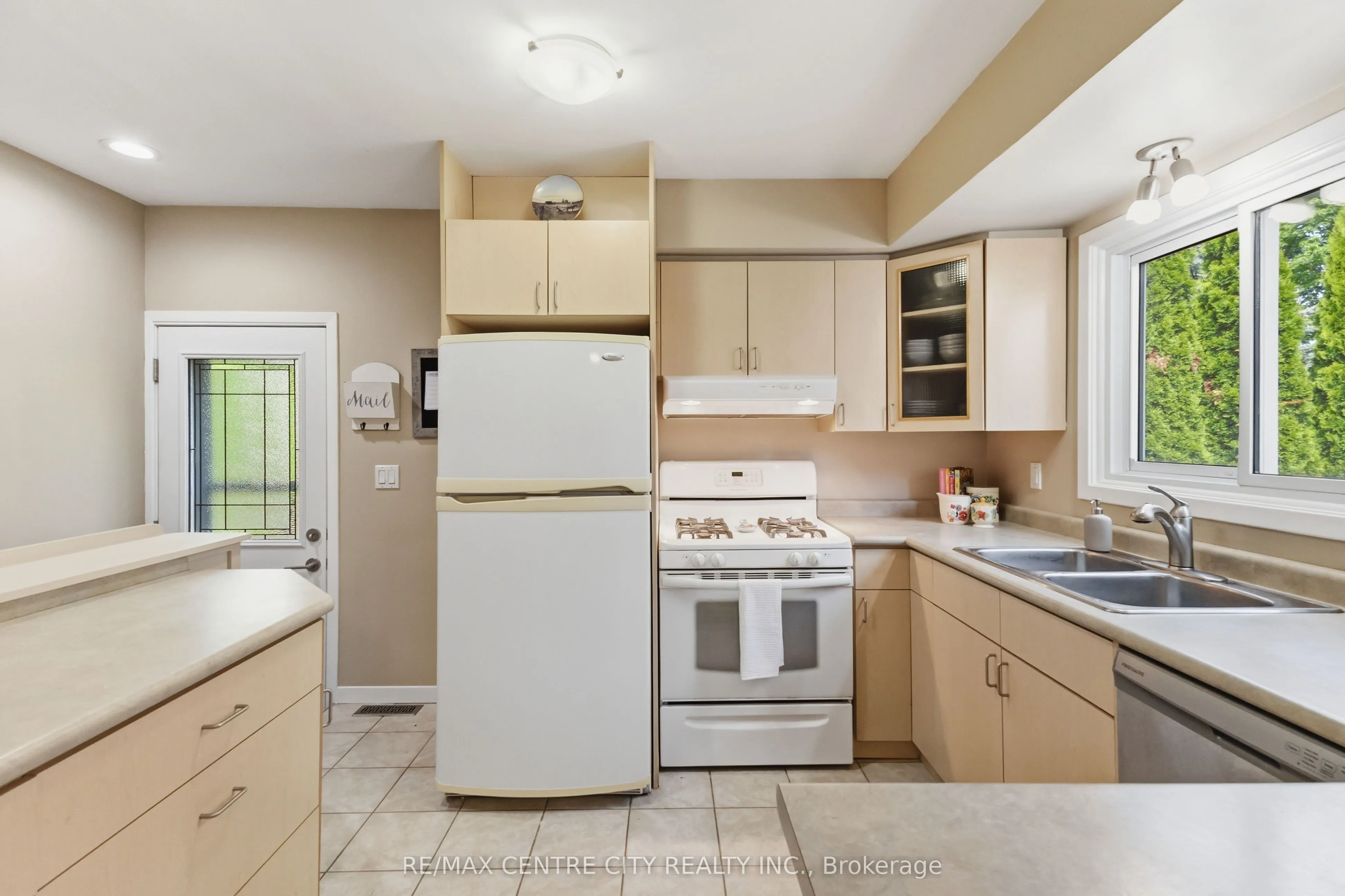 639 Dunboyne Crescent