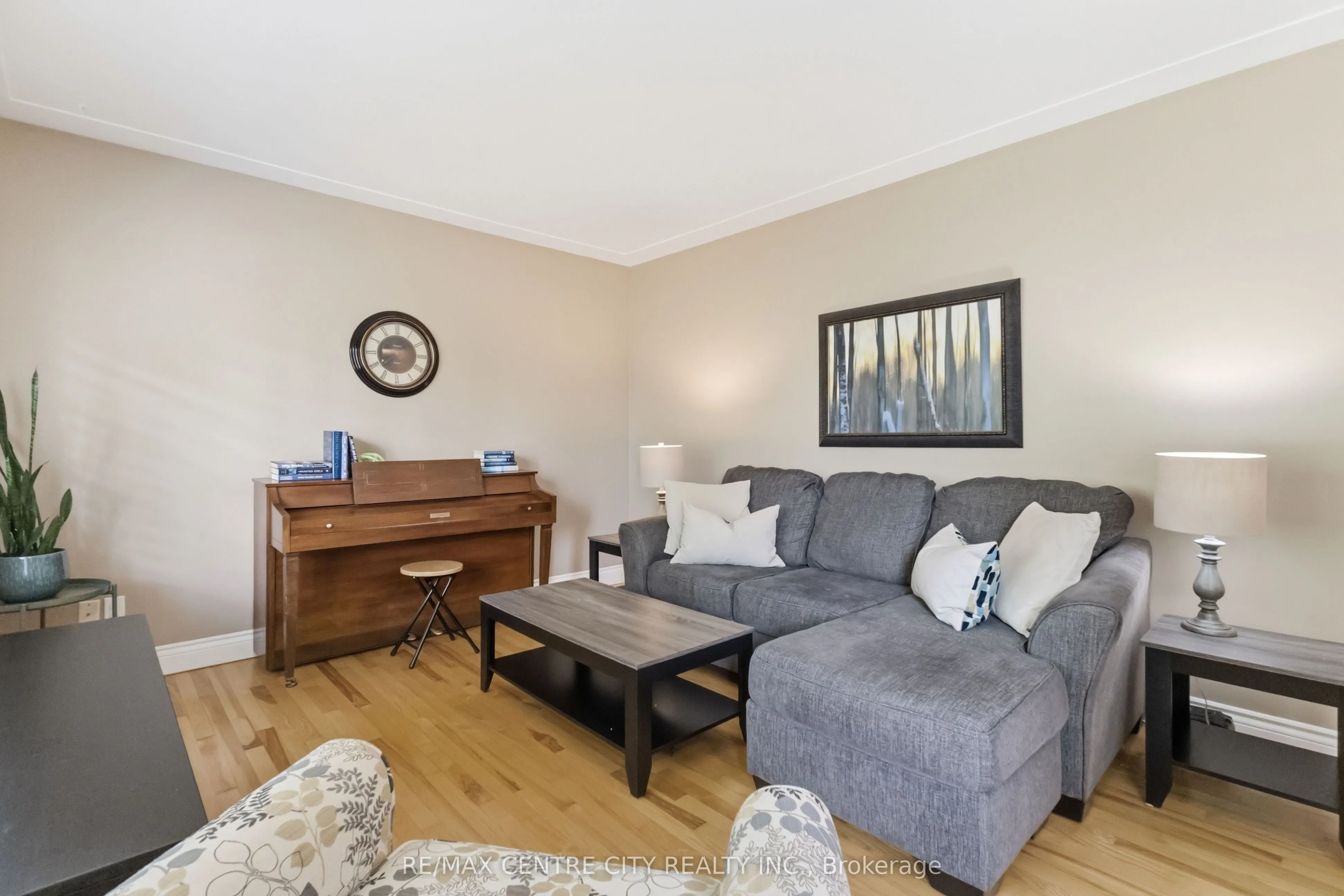 639 Dunboyne Crescent